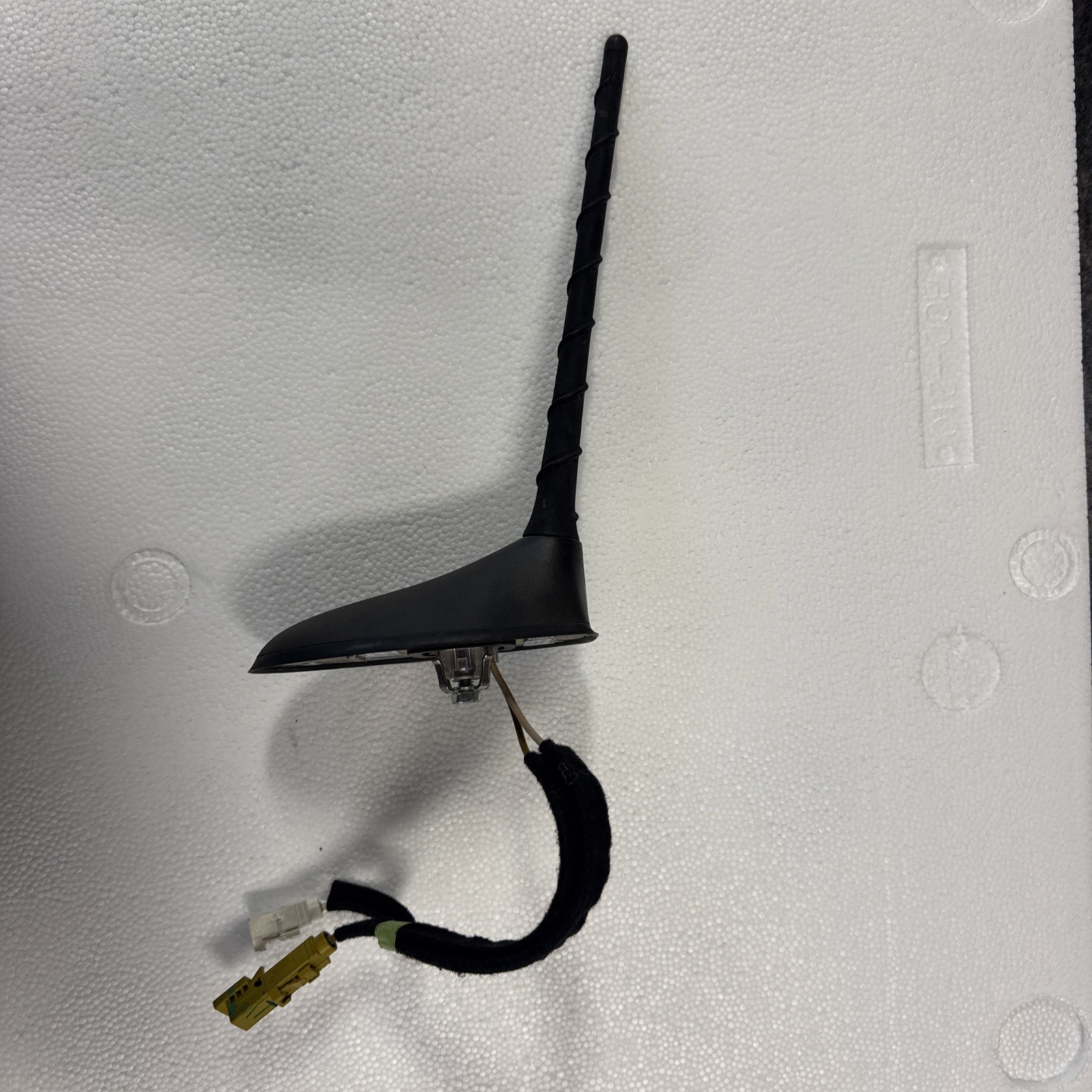 2019-2022 Jeep Cherokee Antenna P68320426AA Base Whip Post Black Rubber Roof OEM