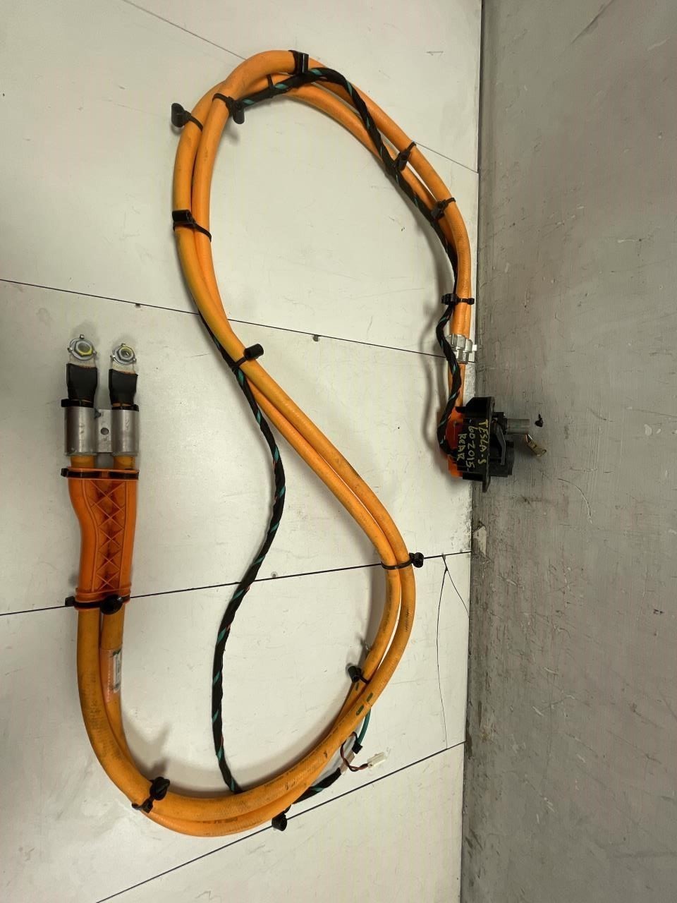 2014 TESLA MODEL S60 REAR HIGH VALTAGE JUSTION BOX W/HARNESS OEM+