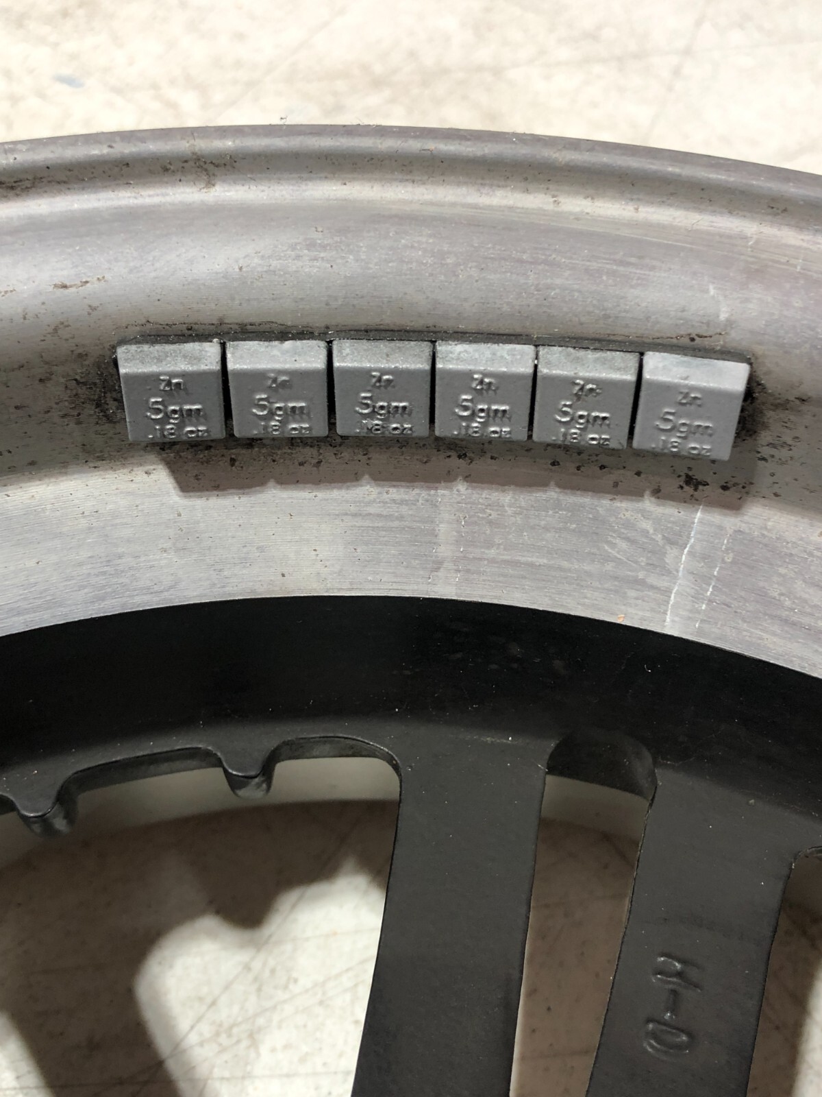 09-23 HARLEY DAVIDSON TRI GLIDE OEM REAR 15″x5.5″ RIM WHEEL 83327-09 40900070