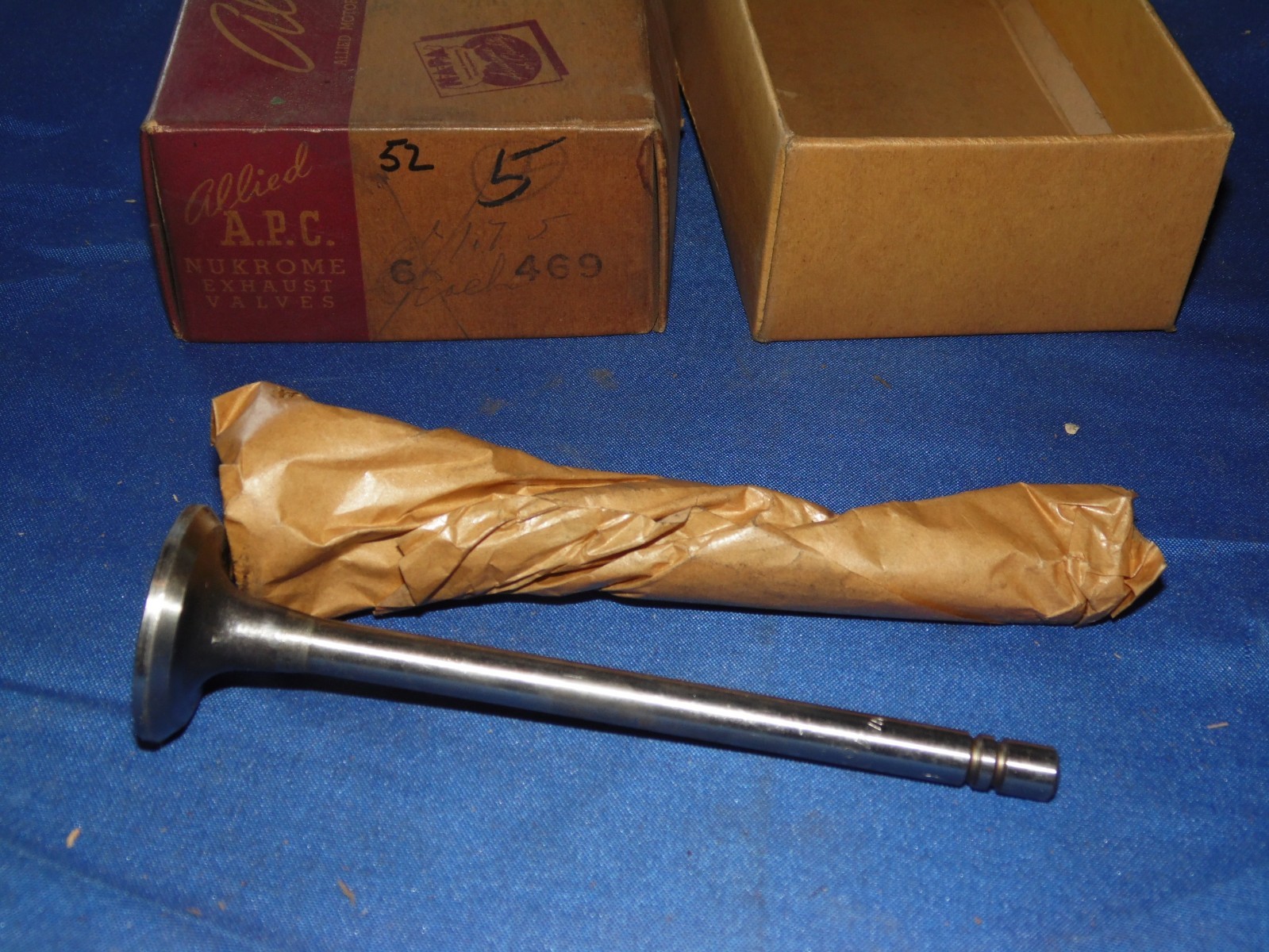 NOS Vintage Allied APC Napa Exhaust Valve 469 6-469 – Set of 2
