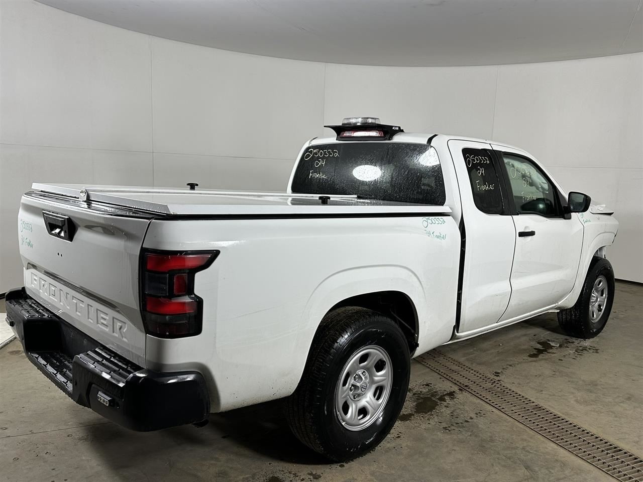 FRONTIER 2024 Glove Box 2754562