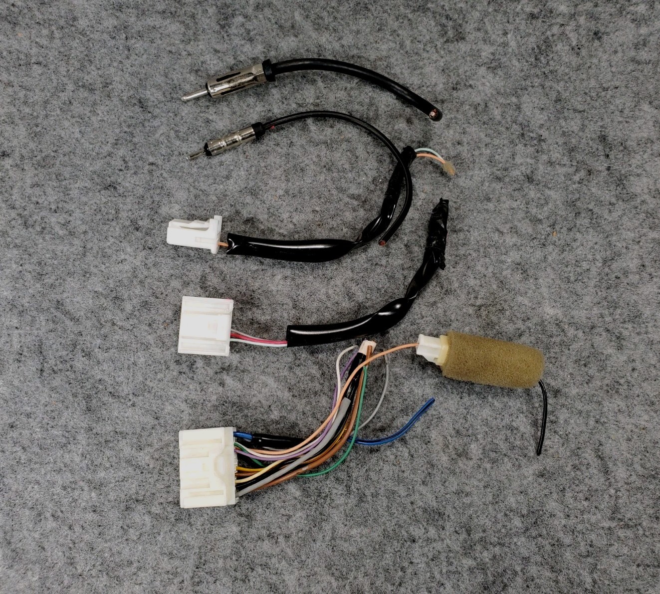 2004-2007 TOYOTA HIGHLANDER HYBRID RADIO RECEIVER CD PLAYER WIRE CONNECTOR OEM