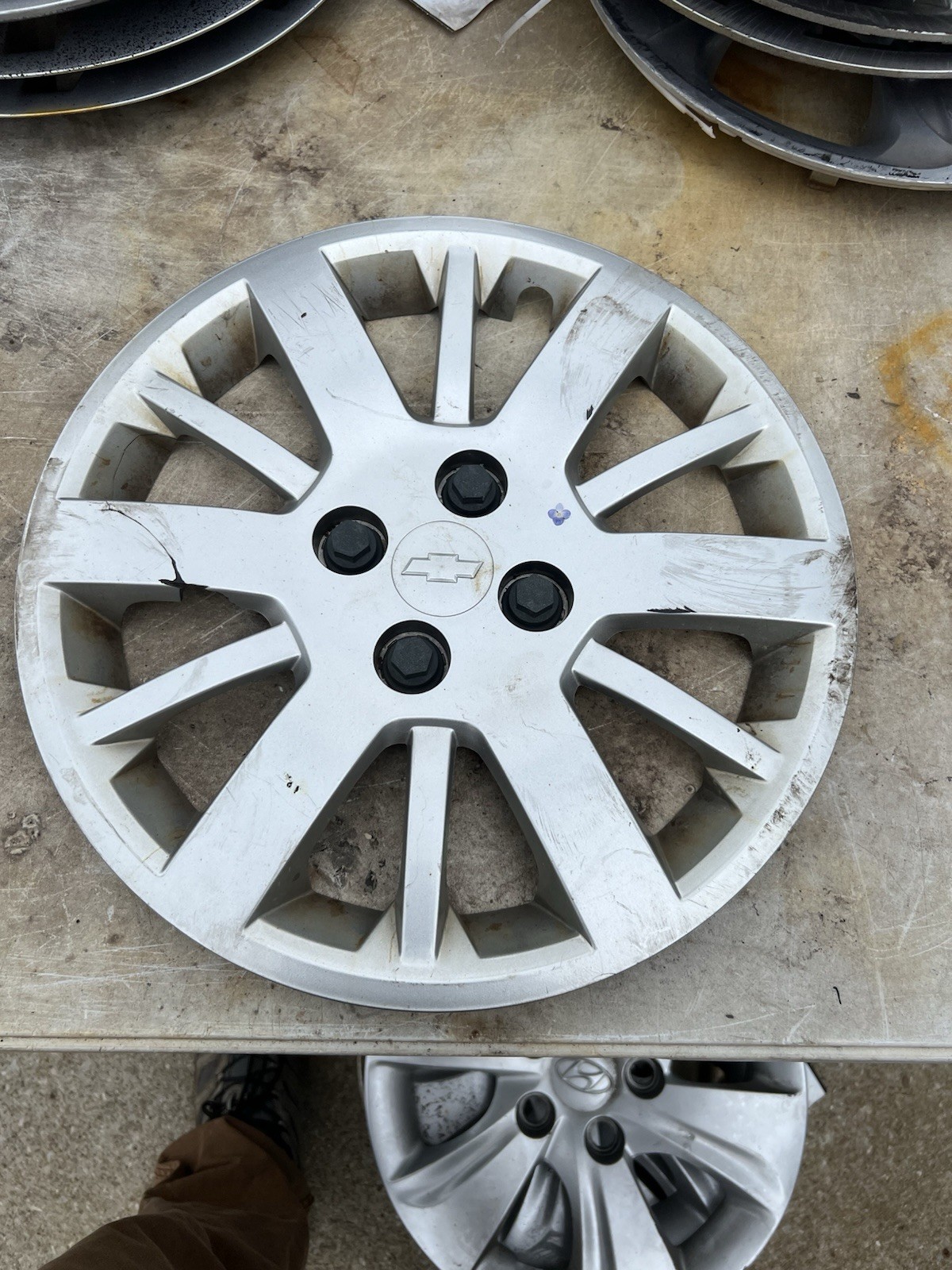 damaged 2009 2010 CHEVY COBALT 15” used wheel cover hubcap 3285 factory oe
