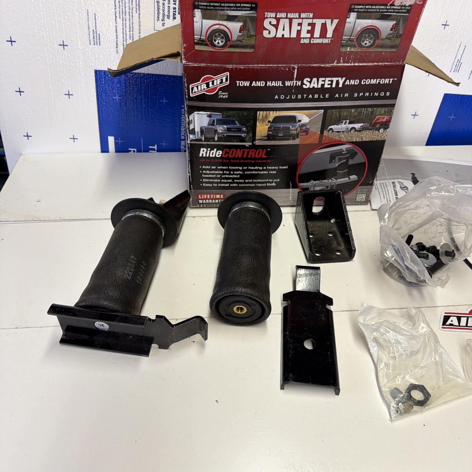 Air Lift 59530 Ride Control Rear Air Spring Kit for 00-06 Toyota Tundra