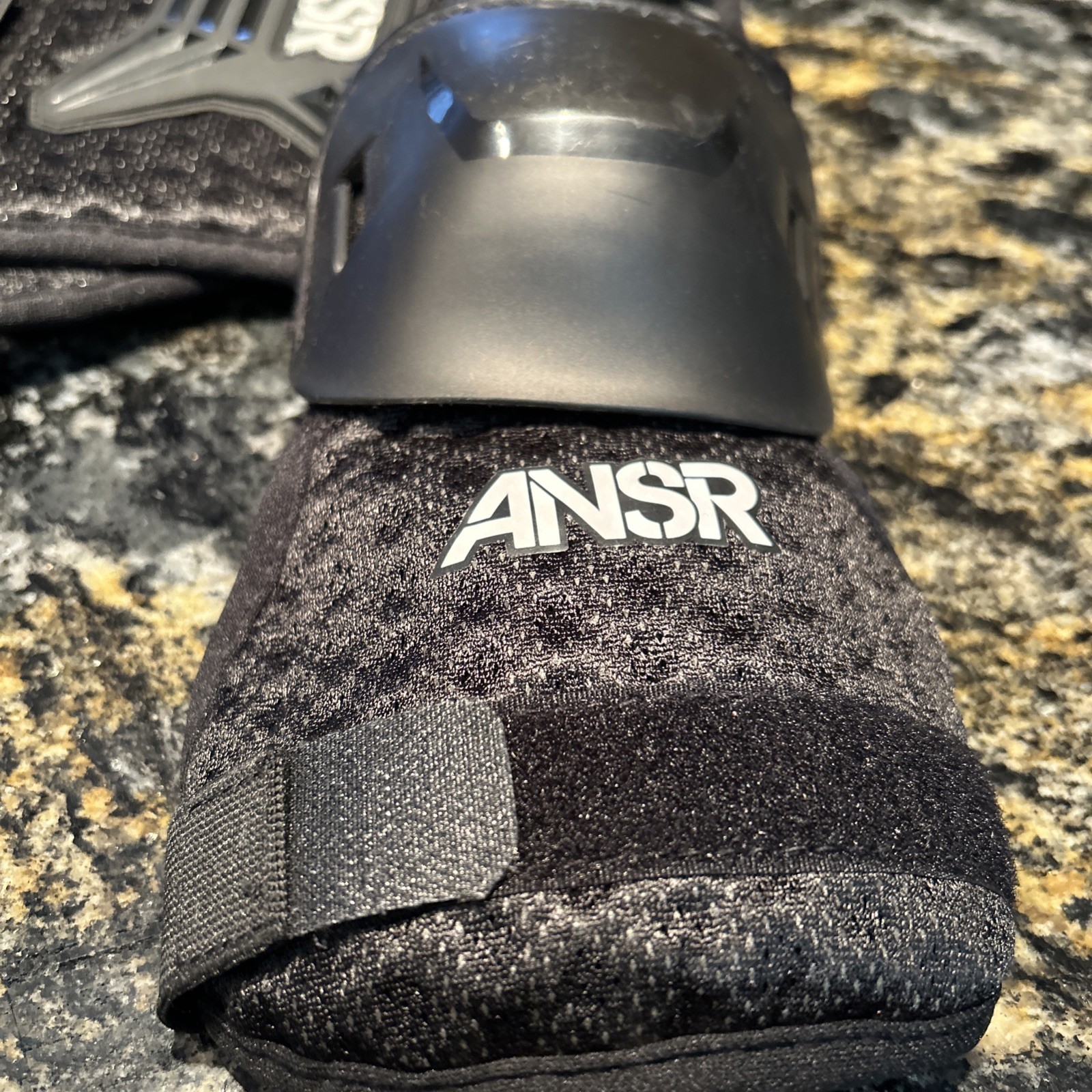 ANSR Pee Wee Roost Deflector sz S/M ages 3-4 year old Protection