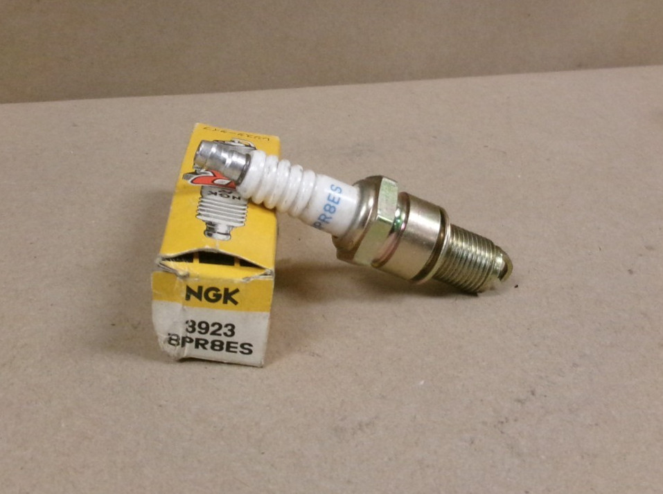 New NGK 3923 BPR8ES Spark Plug