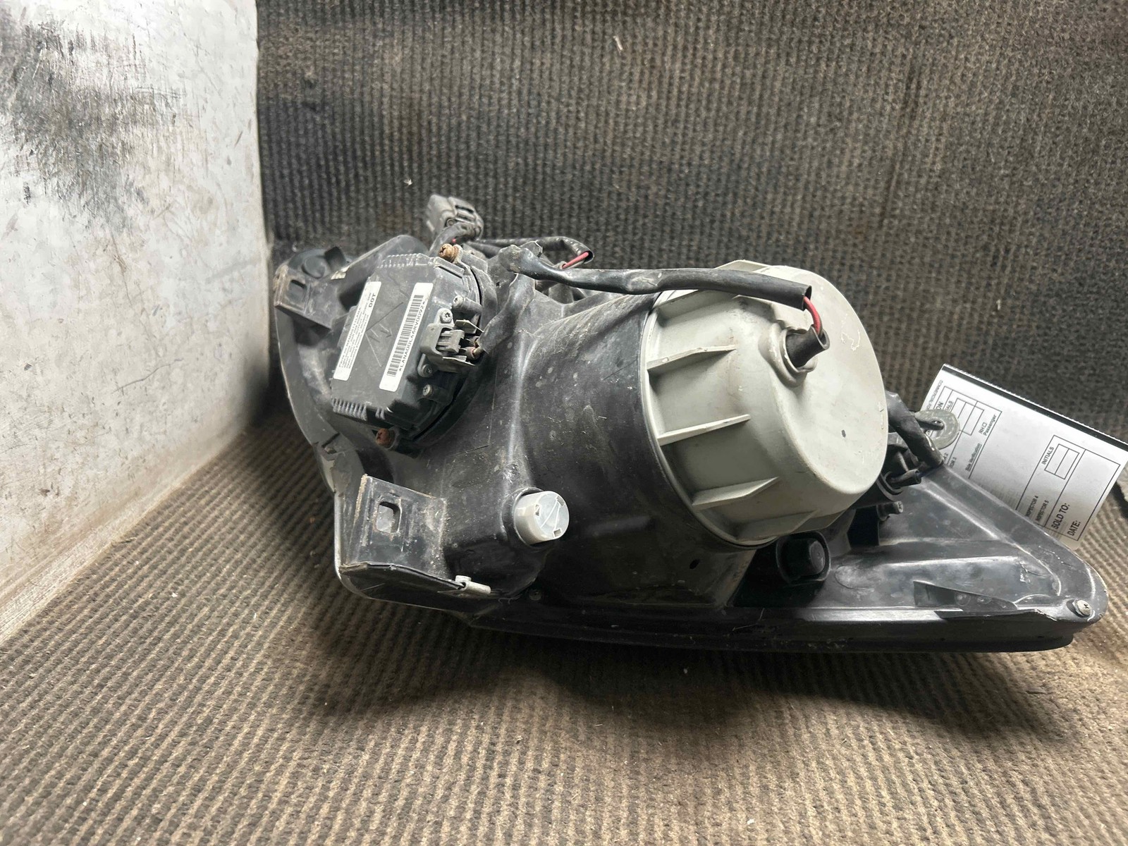 Fits 2004-2006 Nissan Maxima Right Headlight Assembly OEM:260102A90A