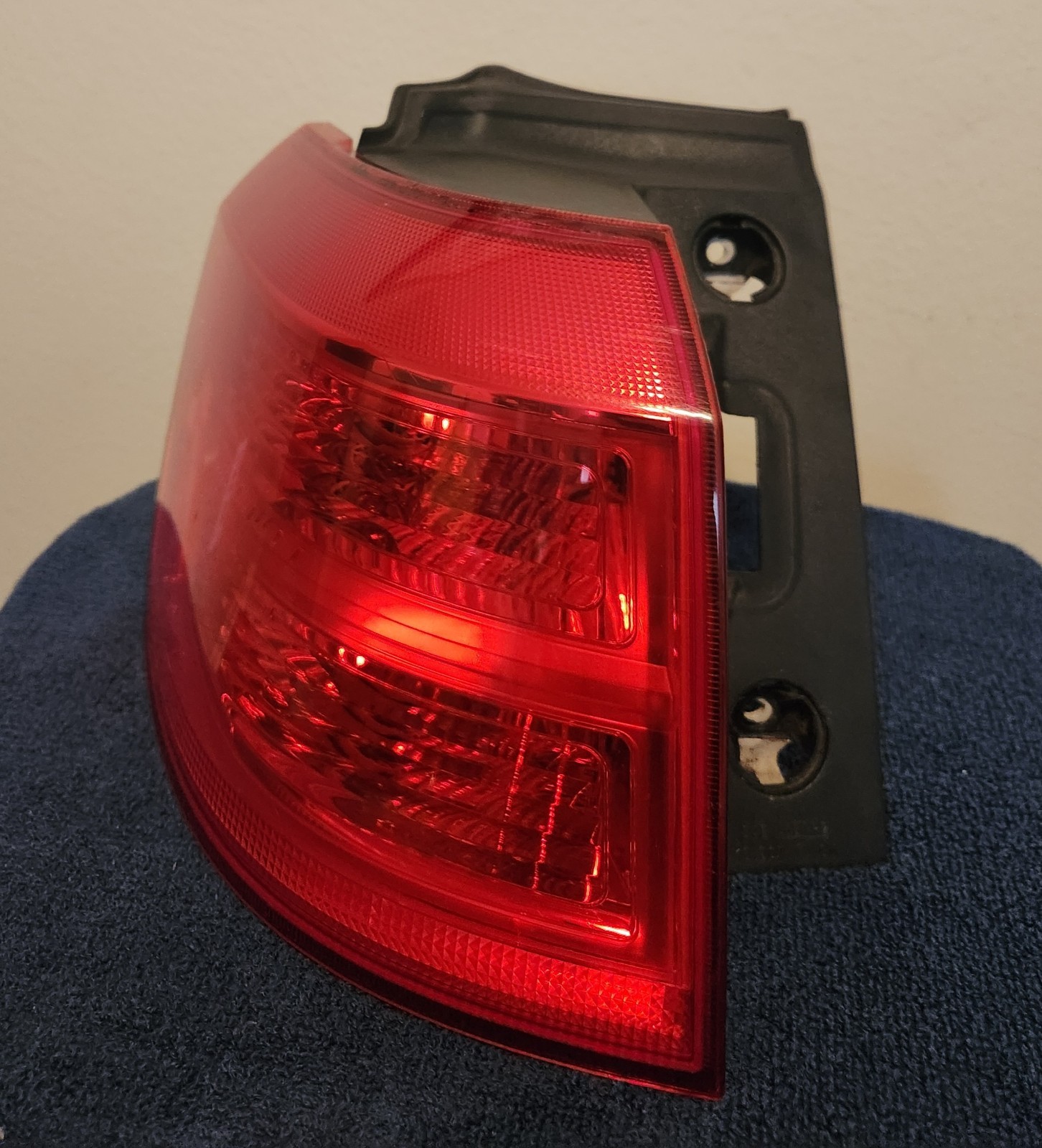 2010-2017 GMC TERRAIN Driver”s Side Left OEM Outer Tail Lamp Assembly 23389933