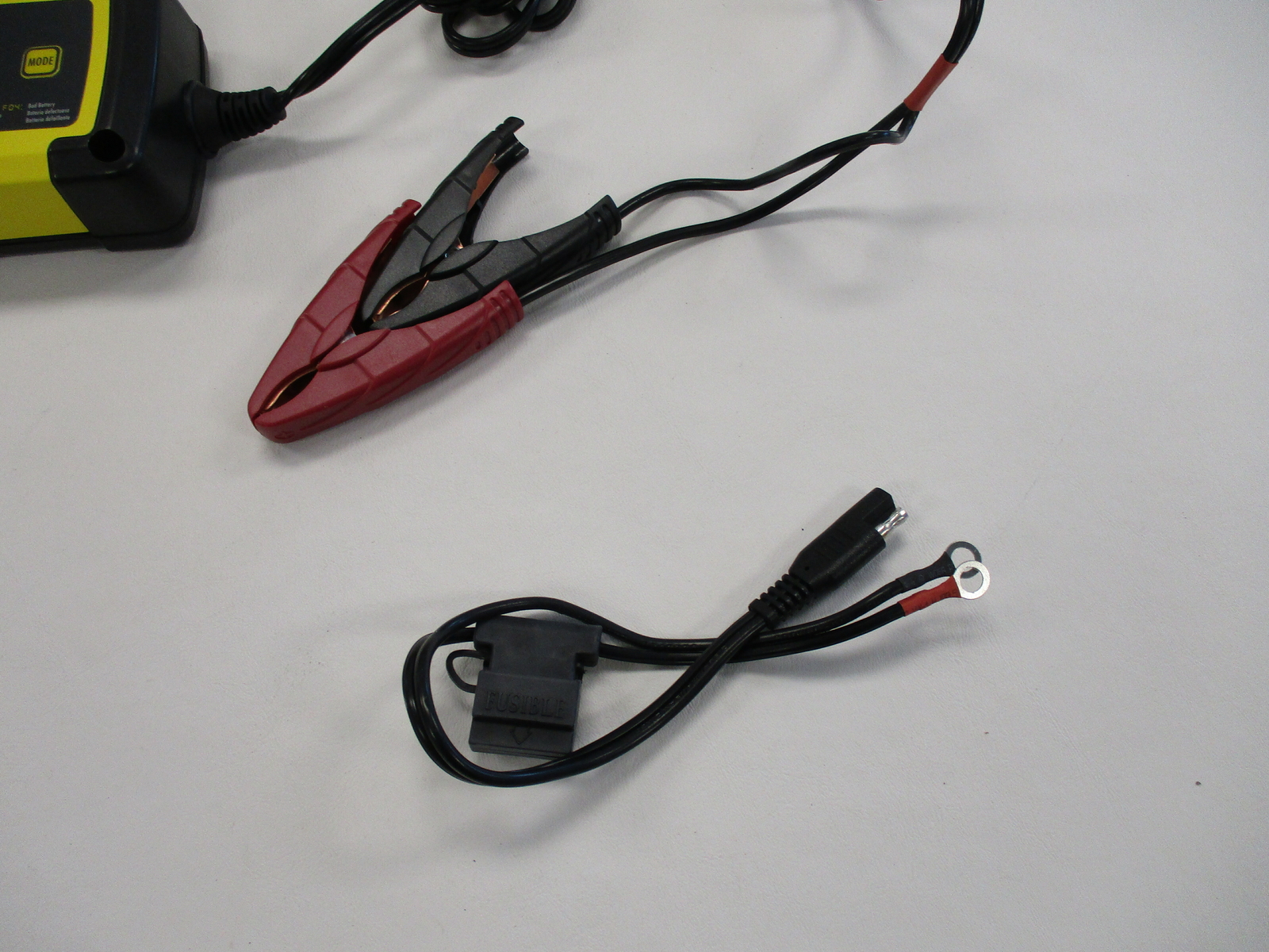 WAGAN TECH 4.0A INTELLIGENT BATTERY CHARGER / JUMP STARTER EL7403