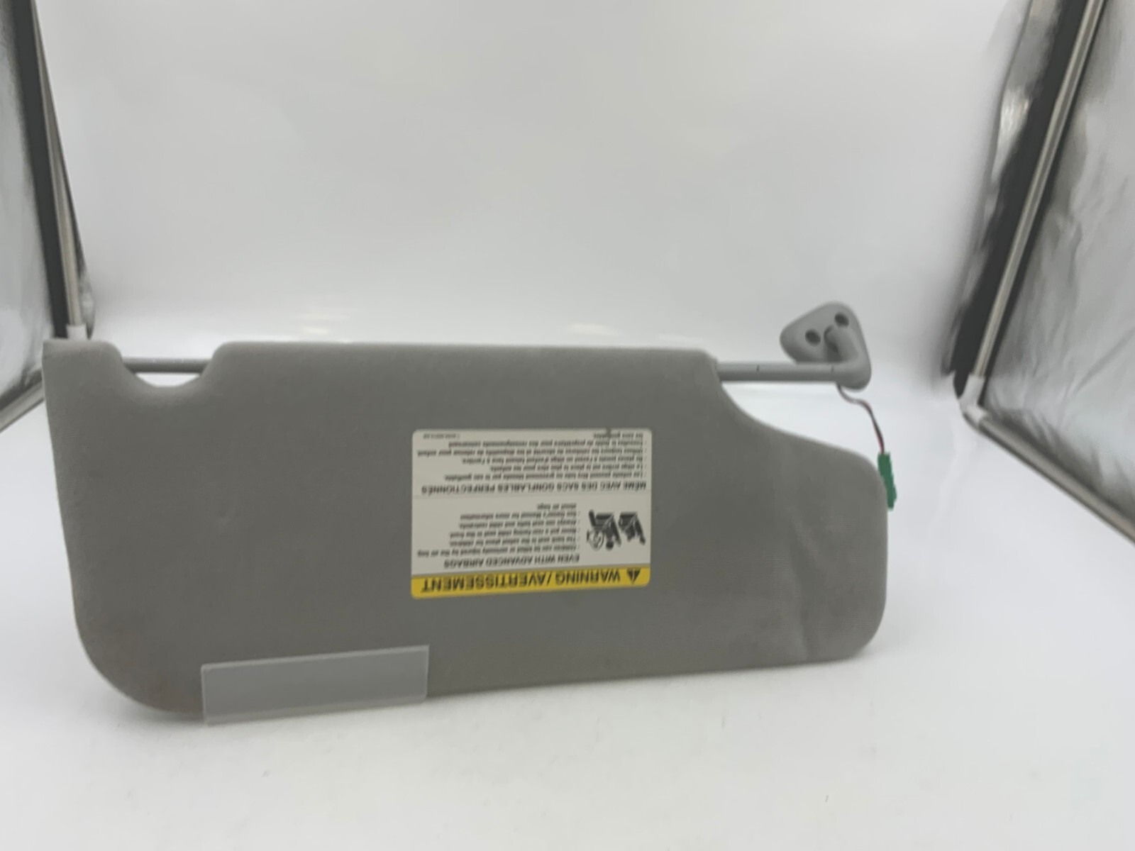 2005-2007 Ford Freestyle Driver Sun Visor Gray Illuminated OEM C03B02087