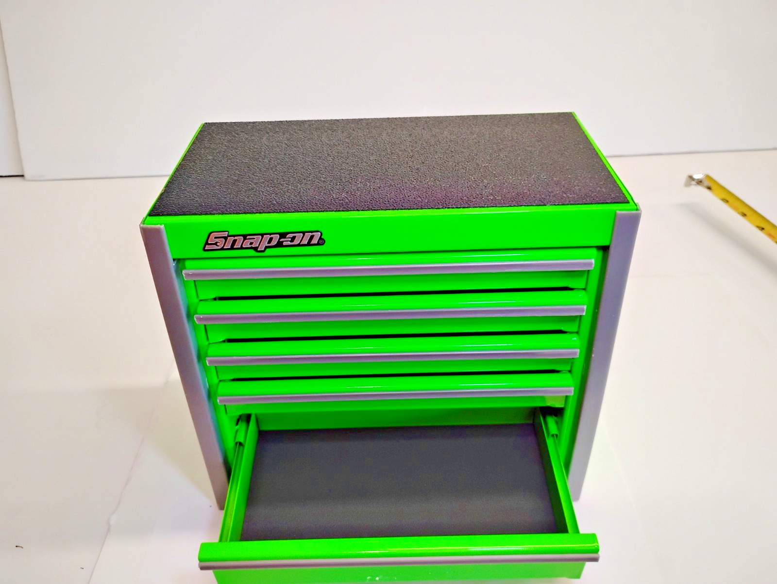Snap-on Tools NEW EXTREME GREEN Desktop Micro Roll Cab KMC922APJJ