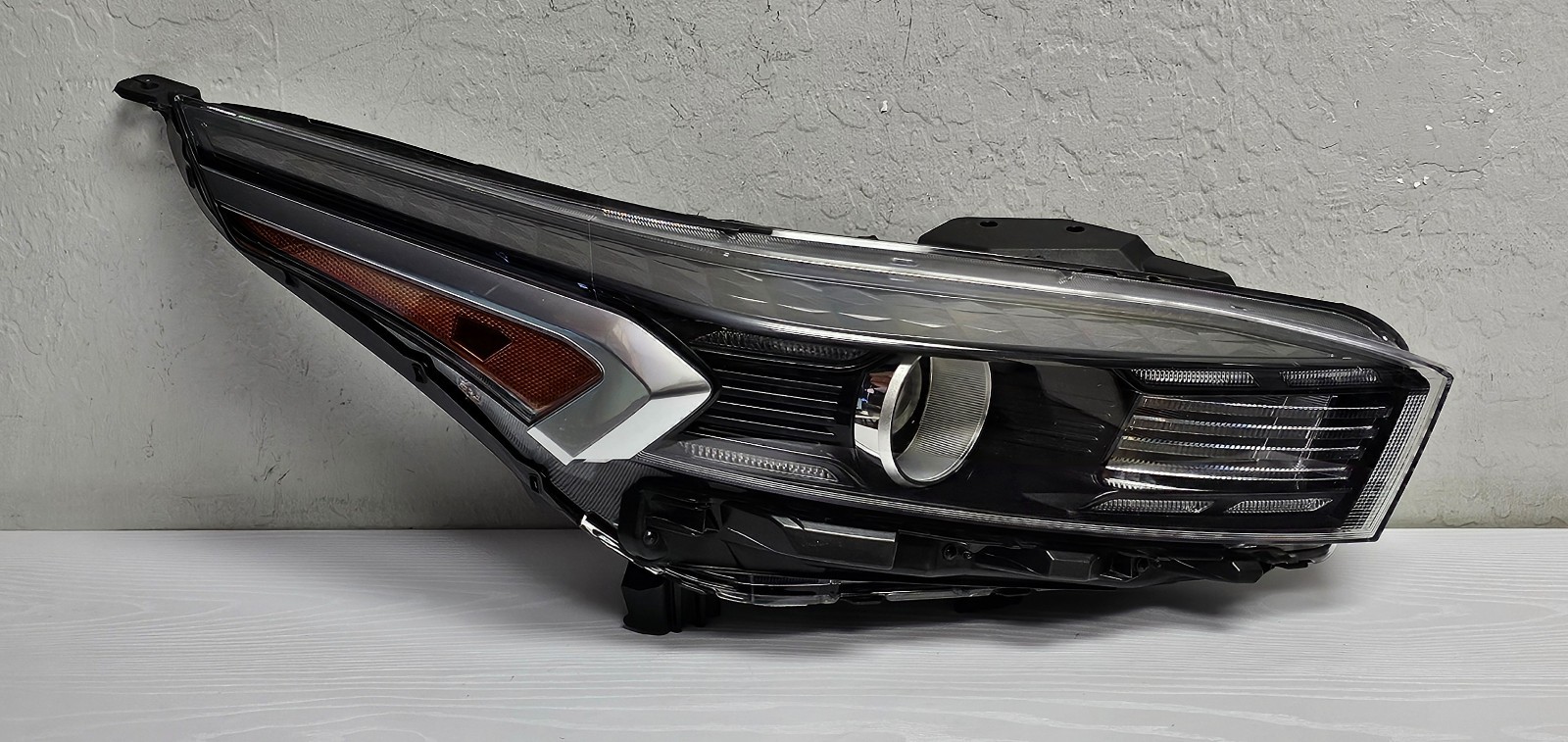 Intact 2022-2024 Kia Forte Right Passenger Headlight Halogen W/LED DRL OEM