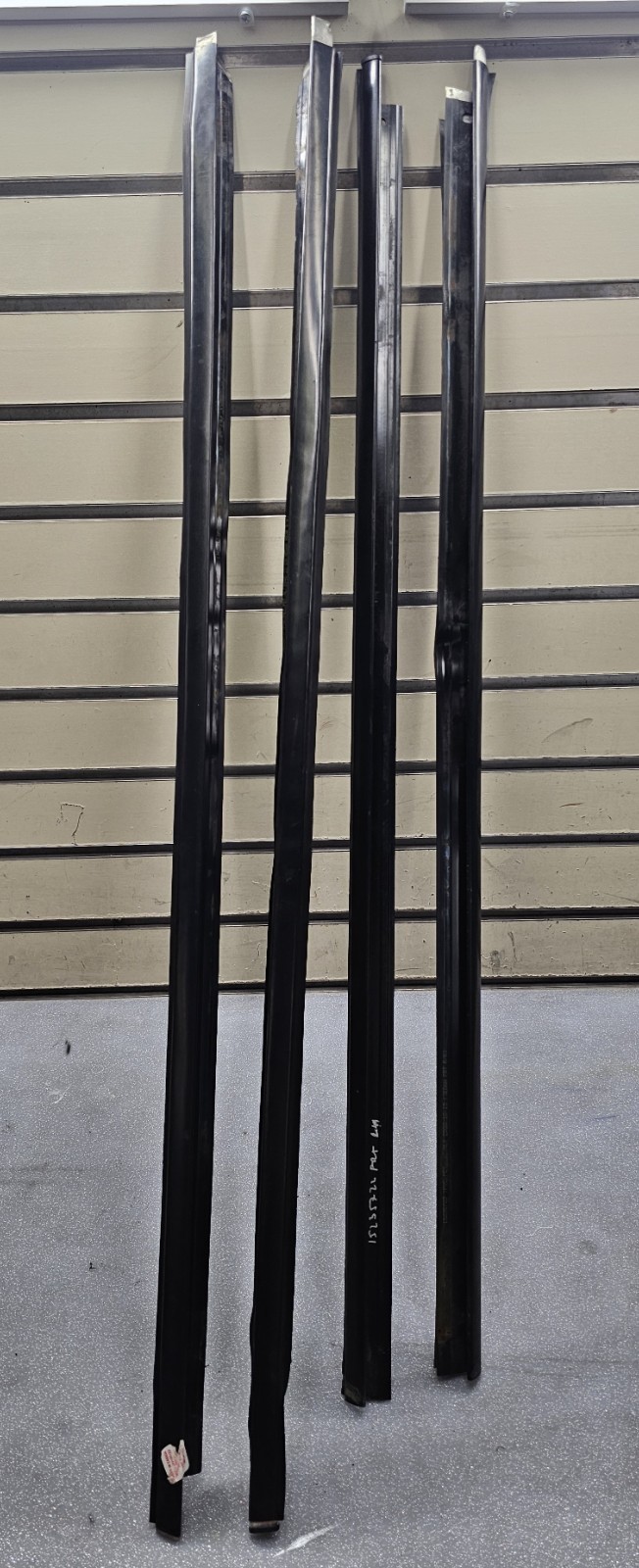 ?03-07 SATURN ION 4-DOOR OUTSIDE WINDOW BELT TRIM MOLDINGS OEM GM