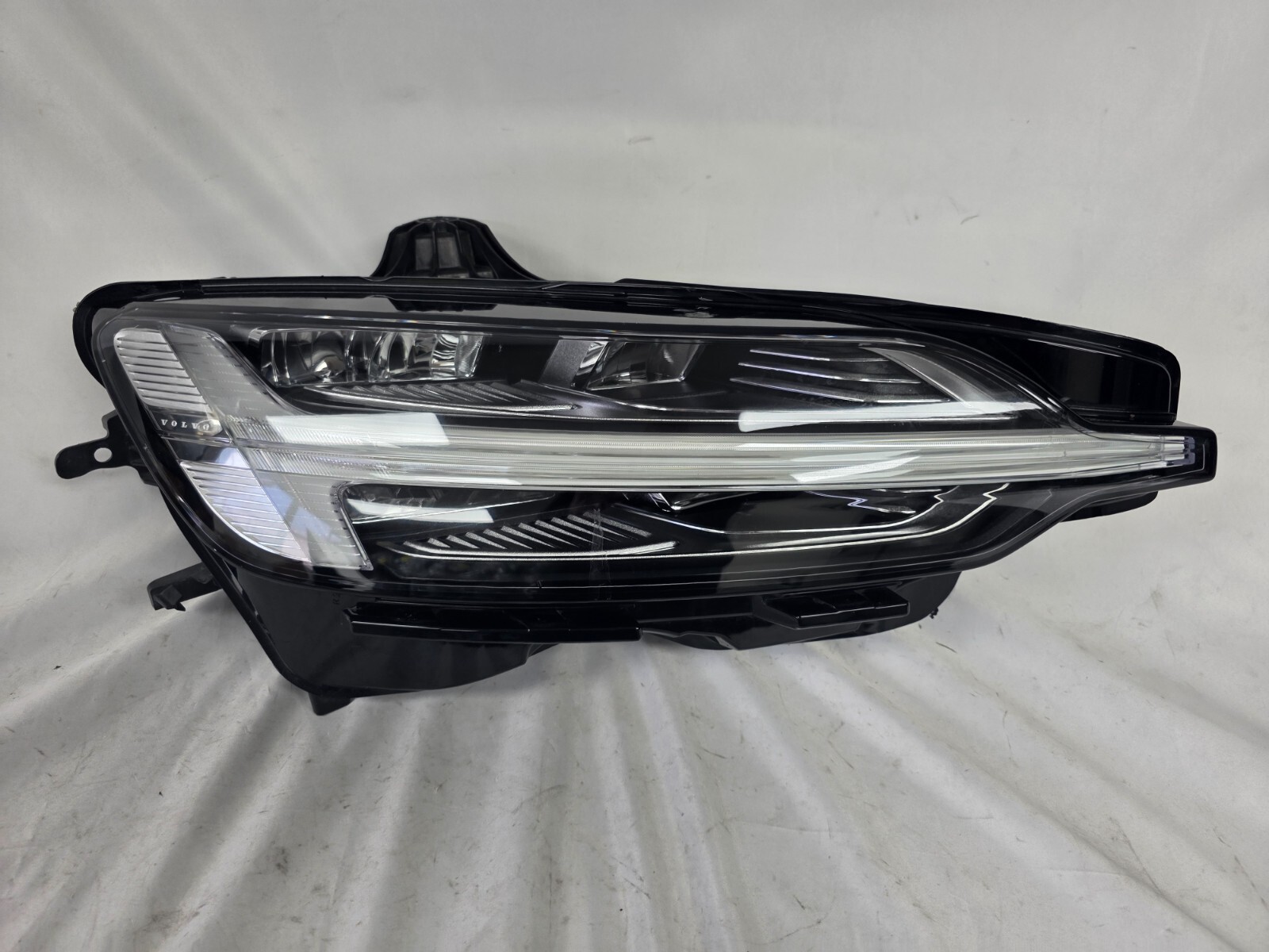 2019, 2020, 2021, 2022, 2023 Volvo S60 Right Headlight OEM RIGHT 32273022