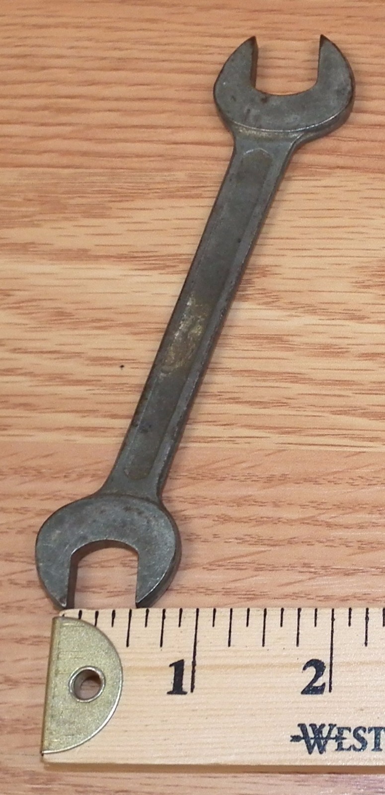 Unbranded / Generic 9/16″ x 1/2″ (inch) Open Ended Forged in U.S.A Wrench Only