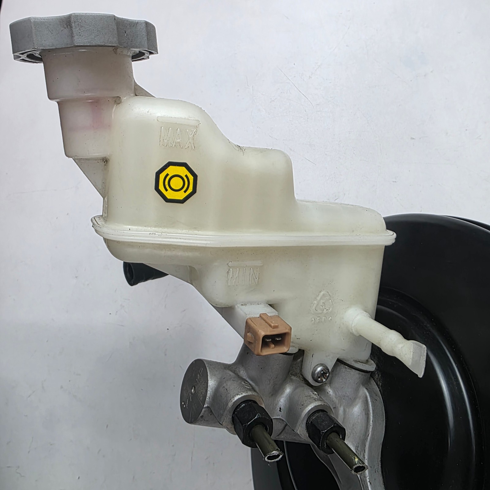 2012-2017 Kia Rio Brake Booster Cylinder Reservoir Assembly OEM W45 / KA0B 0469