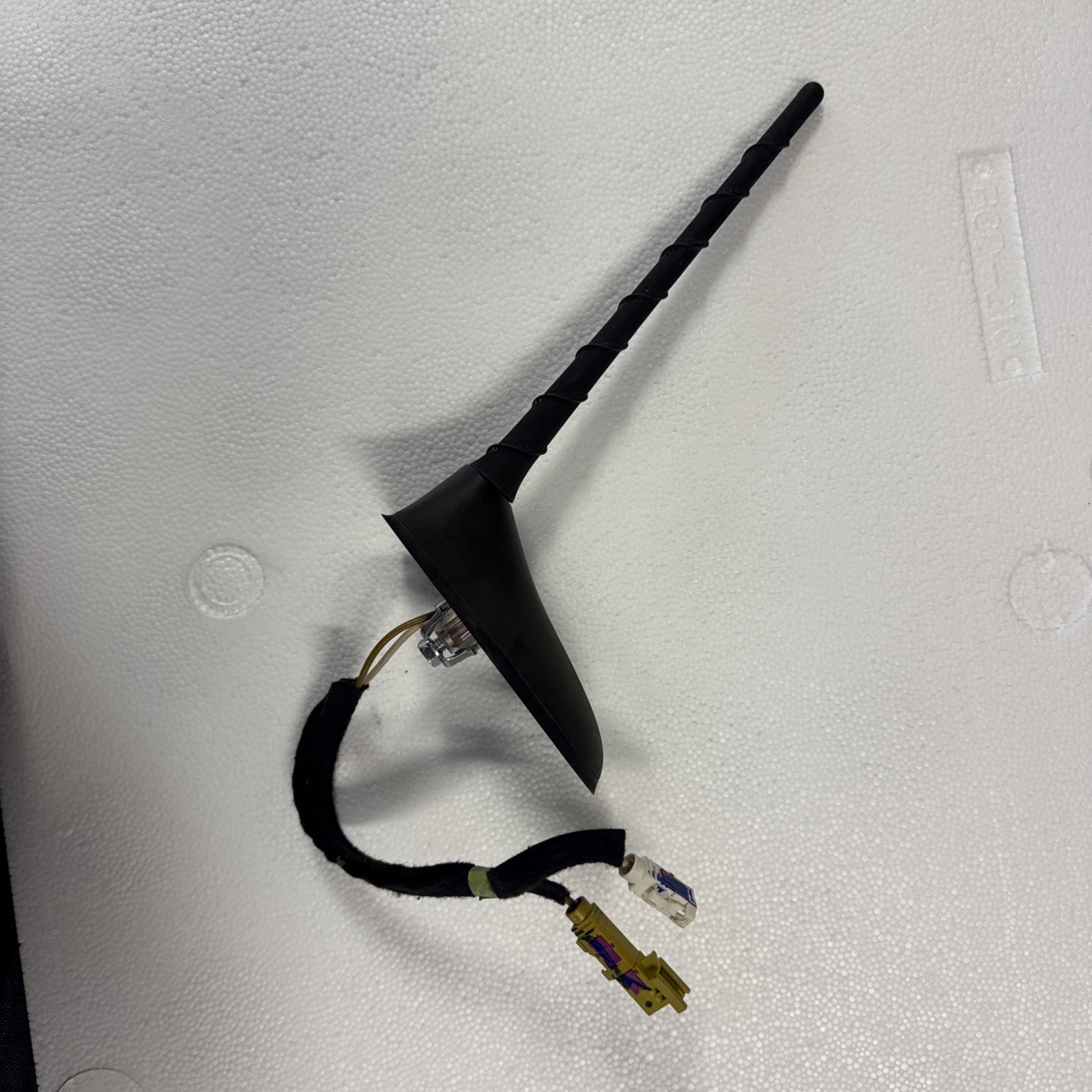 2019-2022 Jeep Cherokee Antenna P68320426AA Base Whip Post Black Rubber Roof OEM