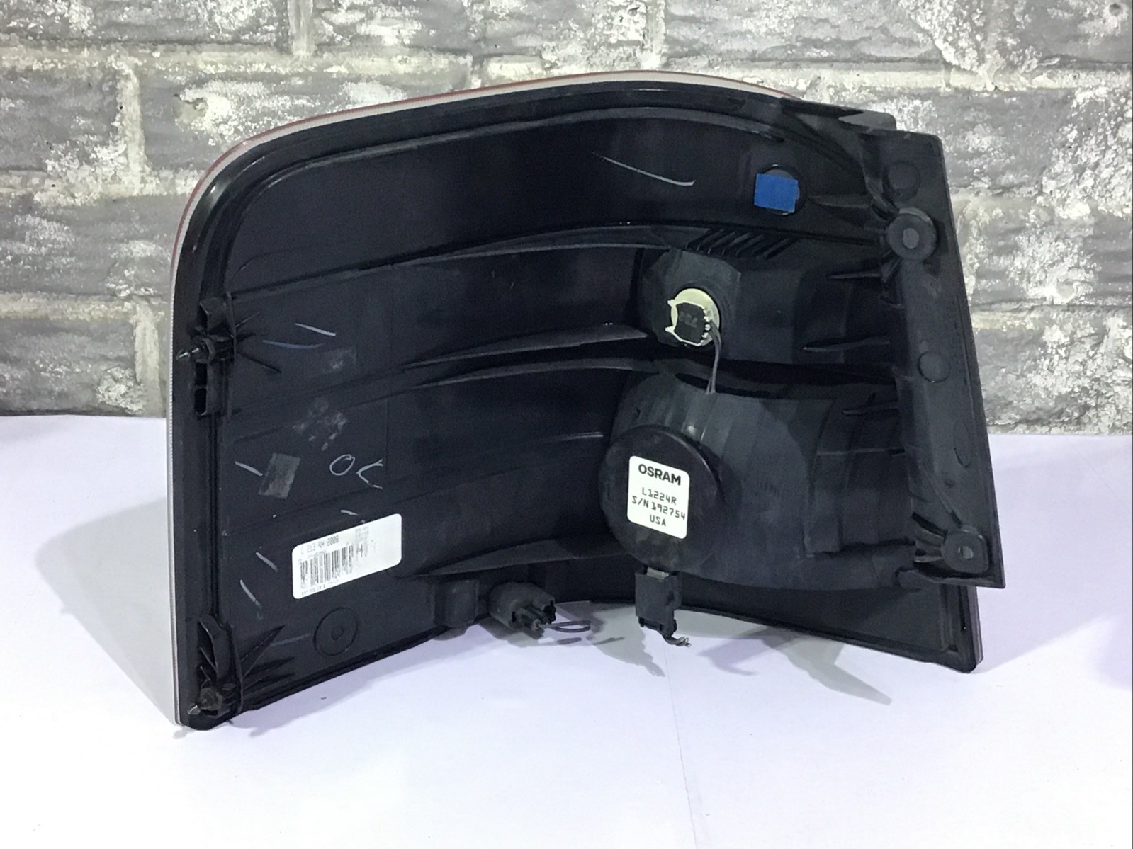 2008 2009 Ford Taurus X Tail Light Right (pass. Side) WITH BULBS, OEM, COMPLETE.