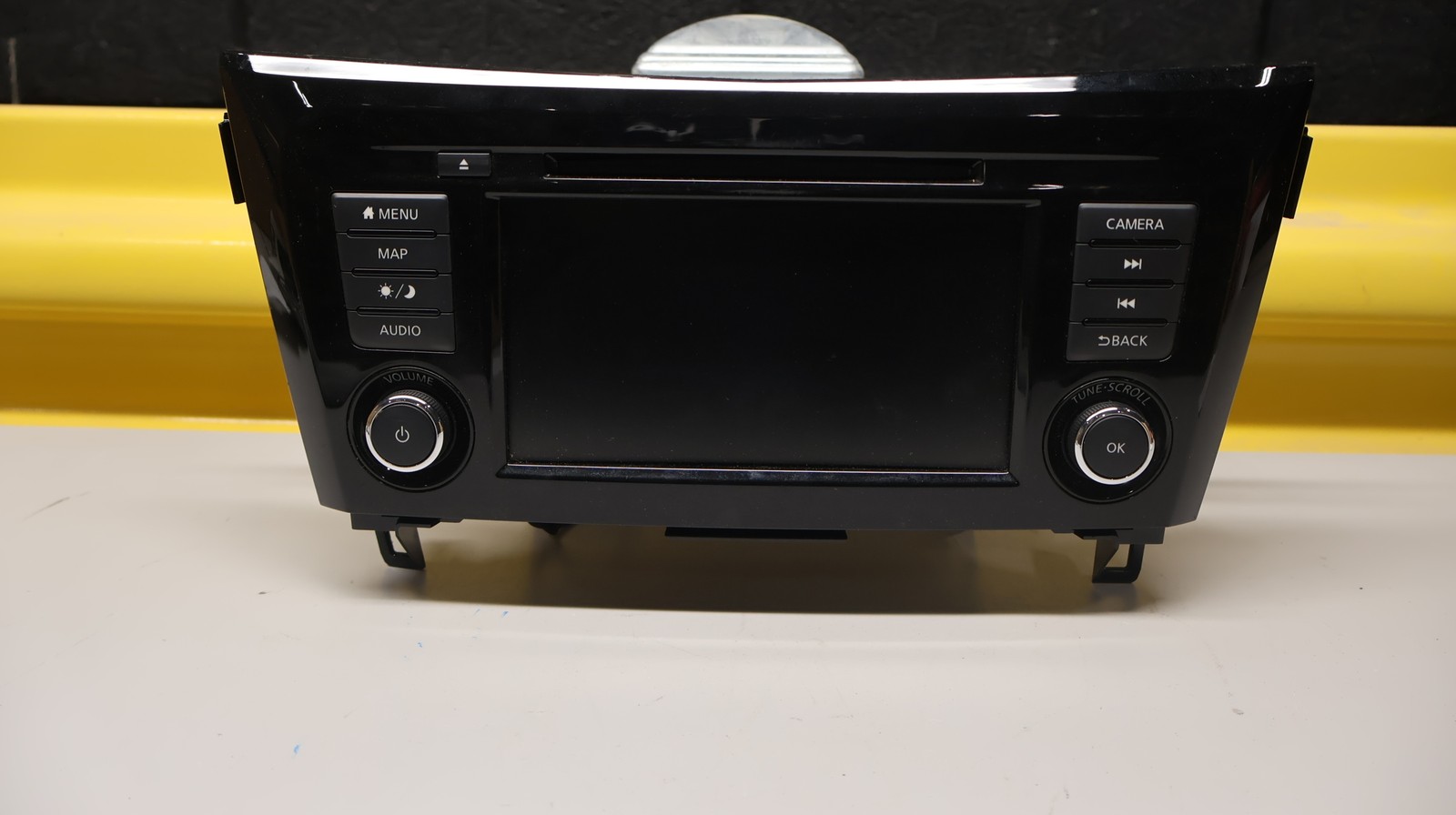 2018 2019 2020 Nissan Rogue AM FM Radio Receiver w/Navigation w/Display OEM