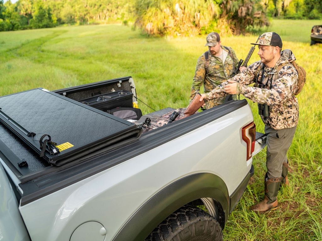 Gator EFX Hard Tri-Fold Tonneau Fits 2019-2025 Silverado Sierra 1500 5’8″ Bed