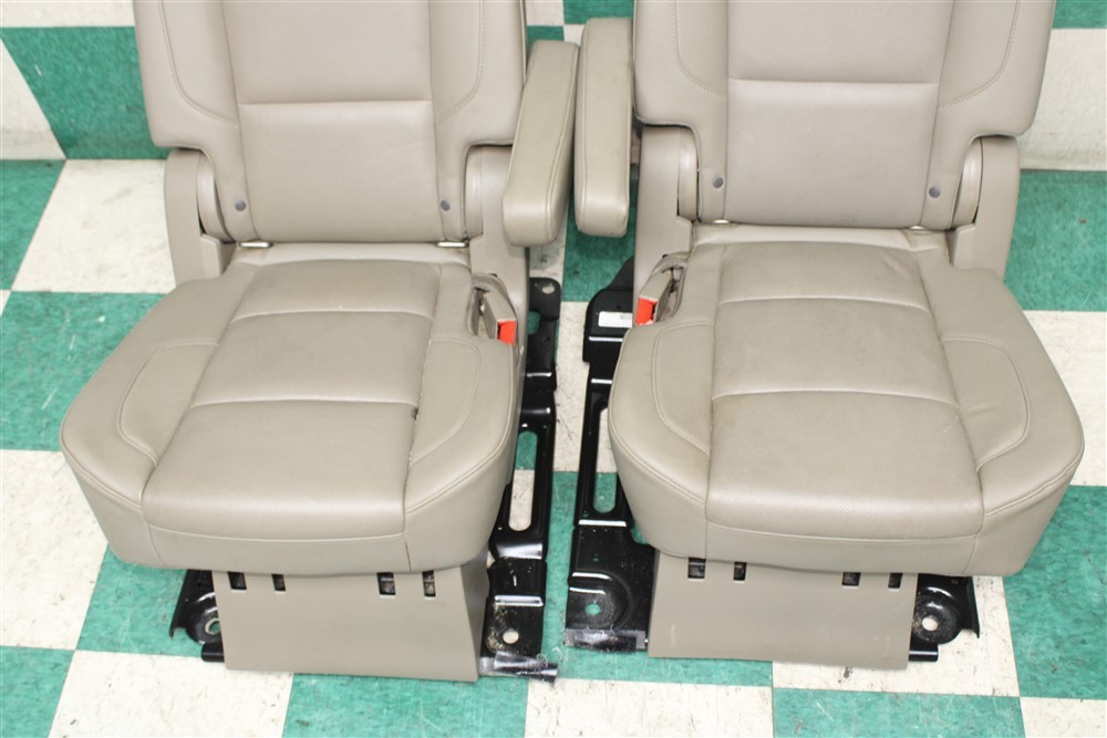 15′ GM SUV SWB Dune Gray Leather Rear Second 2nd Row Captains Heat Seats Pair OE