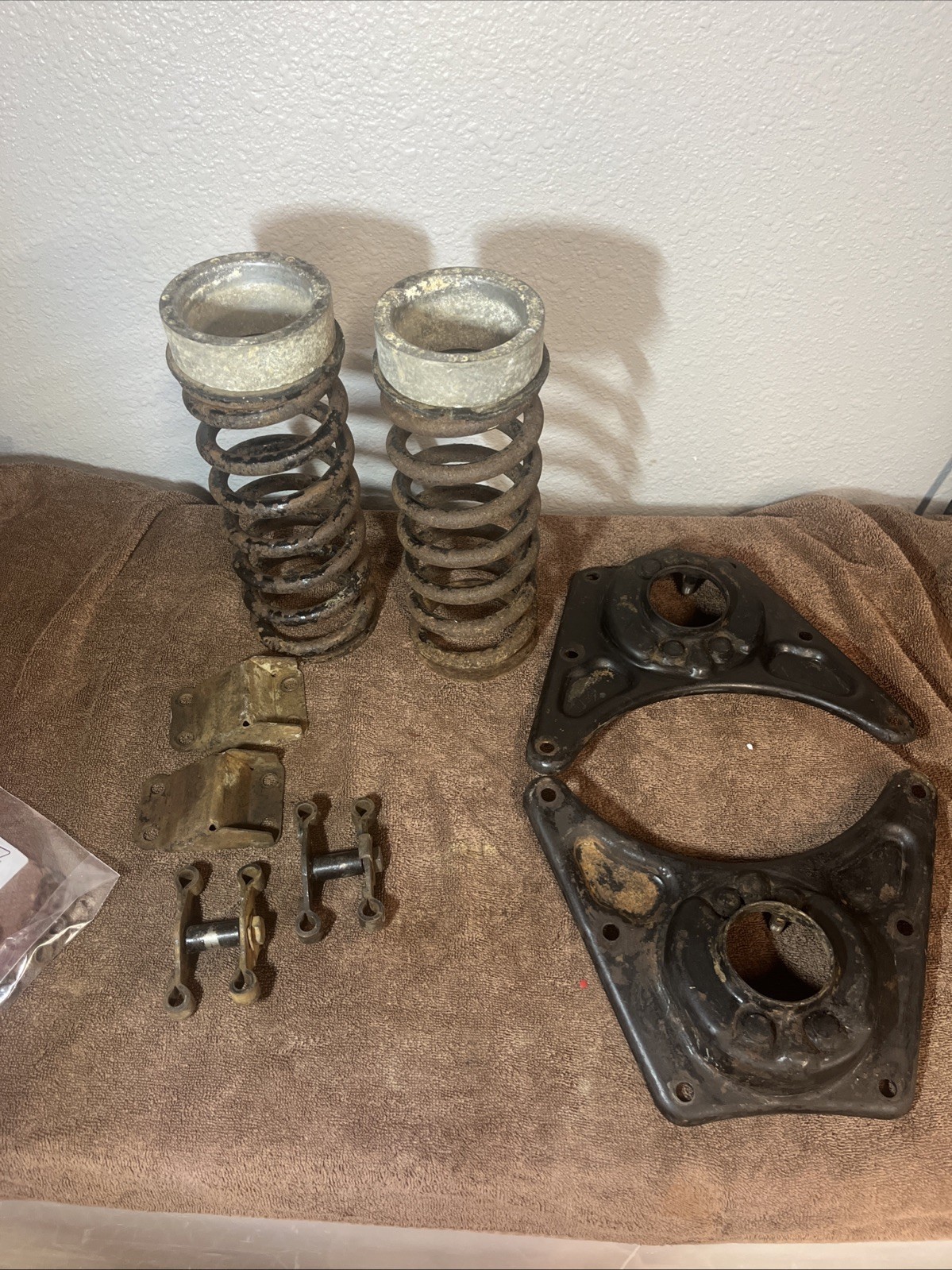Triumph TR3 Lower Spring Pan, 9 3/4” Coil Springs, Pin & Bracket ￼