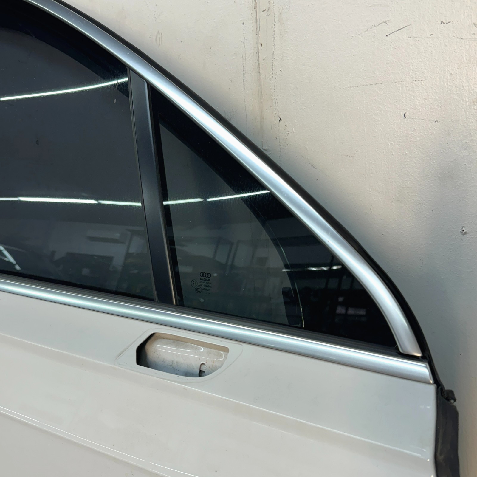 2017-2019 AUDI Q7 FRONT RIGHT RH DOOR SHELL FRAME SKIN PANEL CARRARA WHITE OEM
