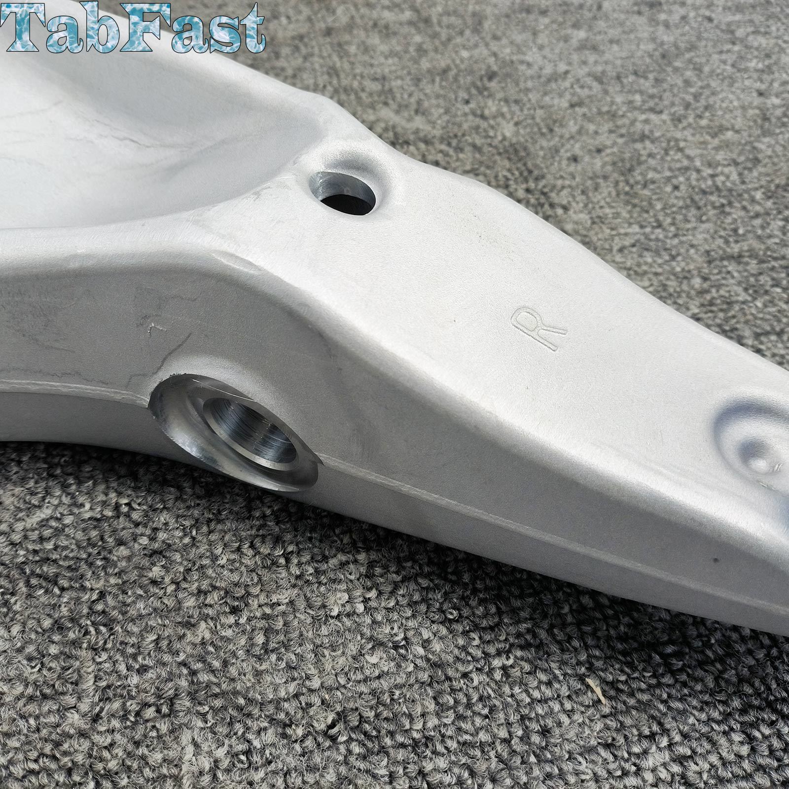 670213729 Left & Right Front Lower Control Arm for Maserati Levante 670213730
