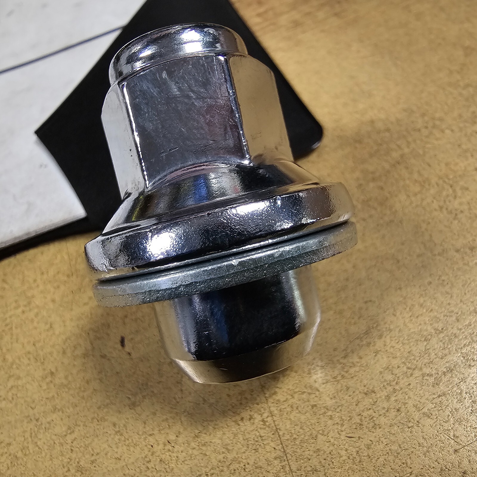 (1) – FACTORY ORIGINAL TOYOTA CHROME LUG NUT 90942-A1007
