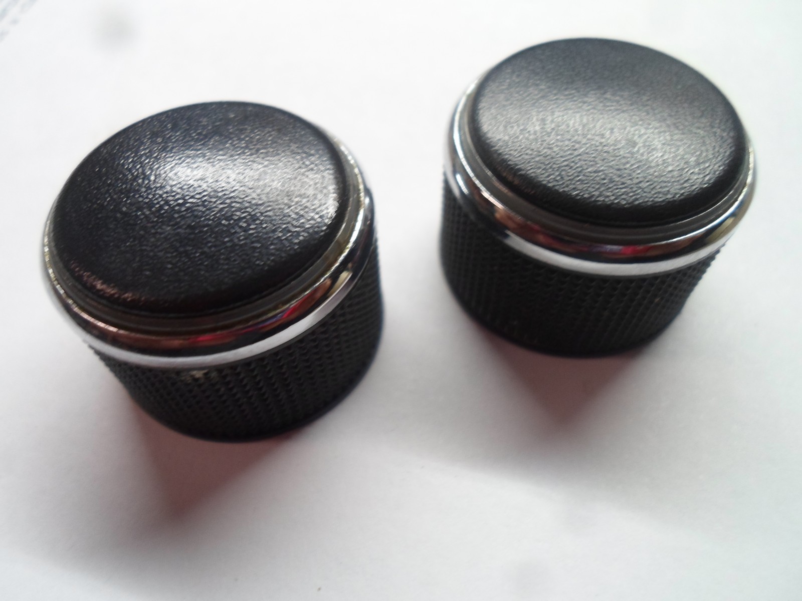 2008 – 2012 DODGE RAM RADIO STEREO VOLUME TUNER KNOB SET 68051892AA OEM