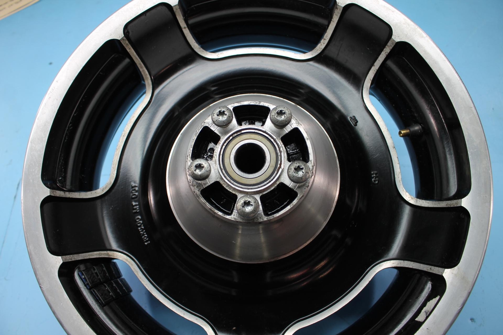 1284 12 HARLEY-DAVIDSON ELECTRA GLIDE REAR WHEEL BACK RIM 16X5.00 CAST