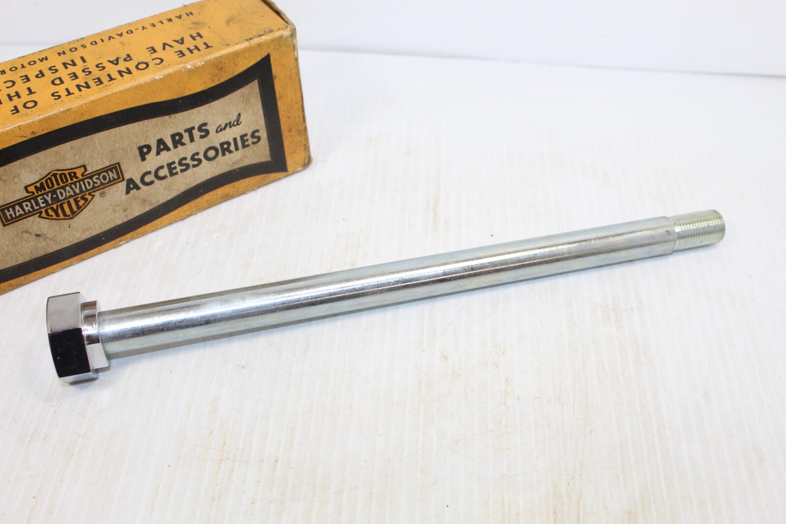 1967-1972 Harley FL FX Shovelhead Rear Wheel Axle Chrome 41552-67 NEW