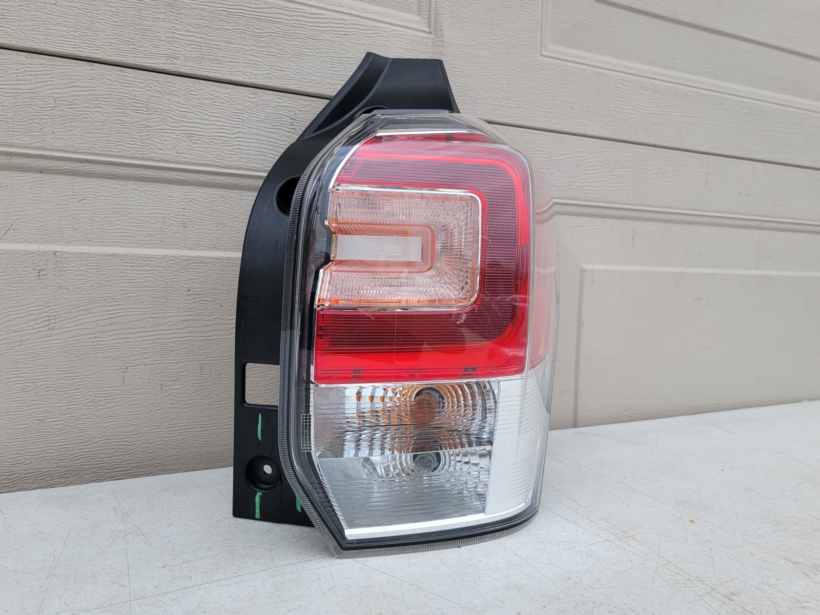 2016-2018 SUBARU FORESTER TAIL LIGHT RIGHT OEM 84201-SG141