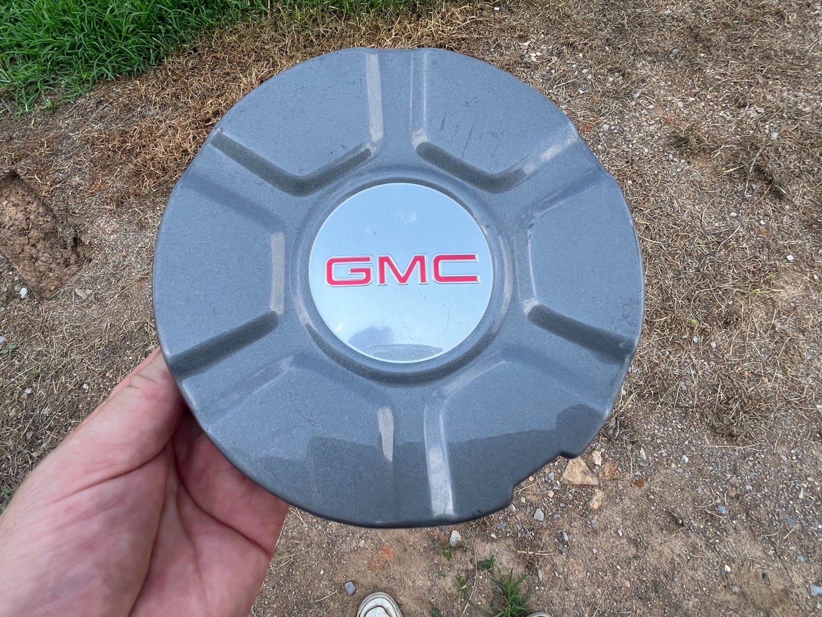 GMC TERRAIN DENALI OEM WHEEL CENTER CAP DARK GRAY 23446997 2016 2017