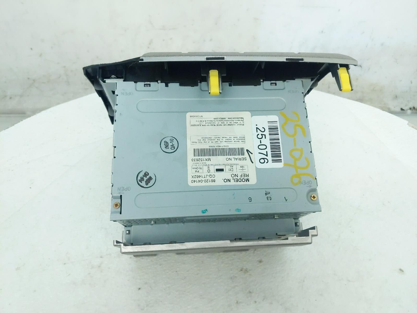 2005-2006 Toyota Tacoma Audio Radio Control Panel 86120-04140 *Radio Id A51809