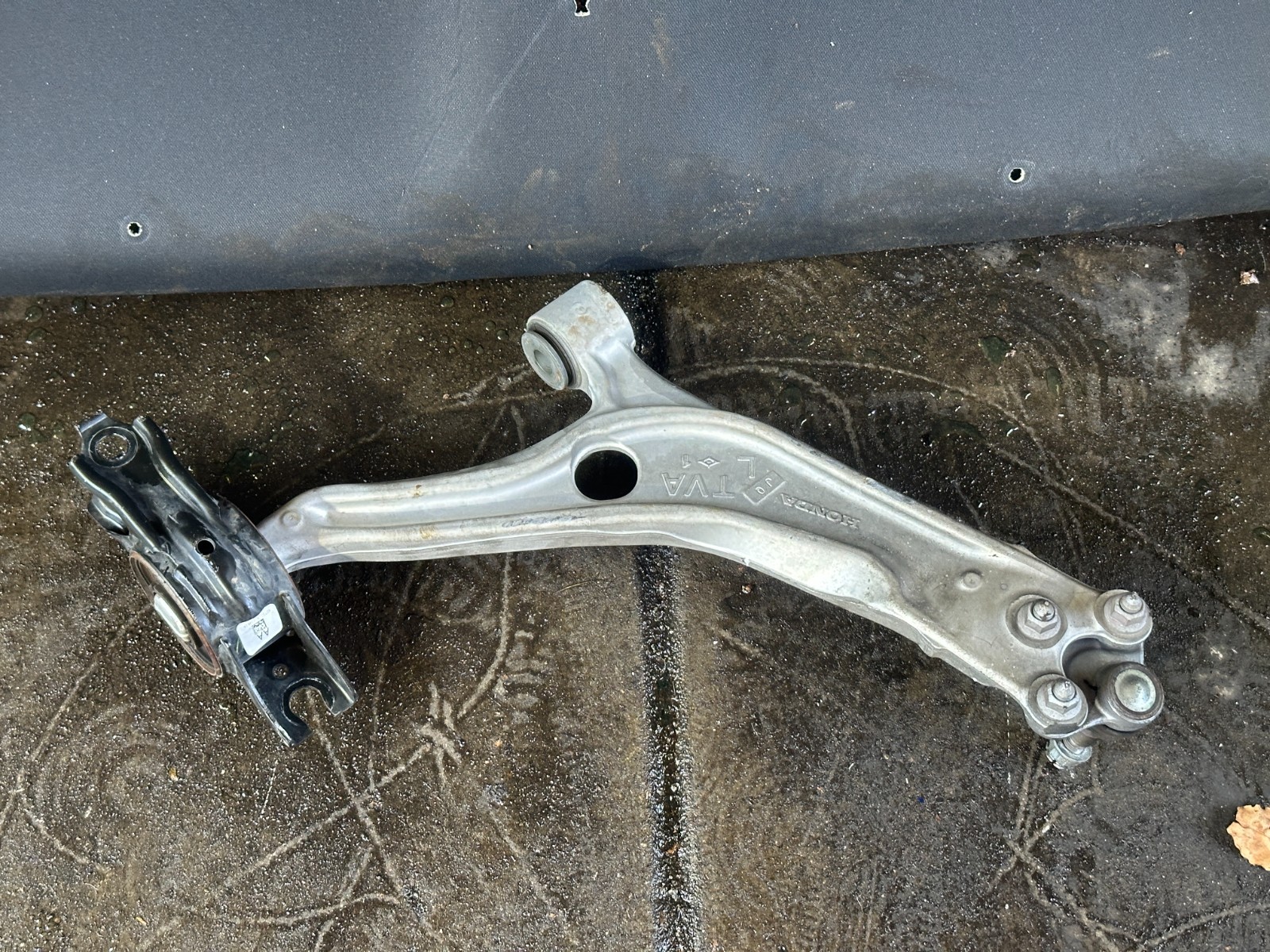 2018 – 2022 HONDA ACCORD FRONT RIGHT SIDE SUSPENSION LOWER CONTROL ARM OEM