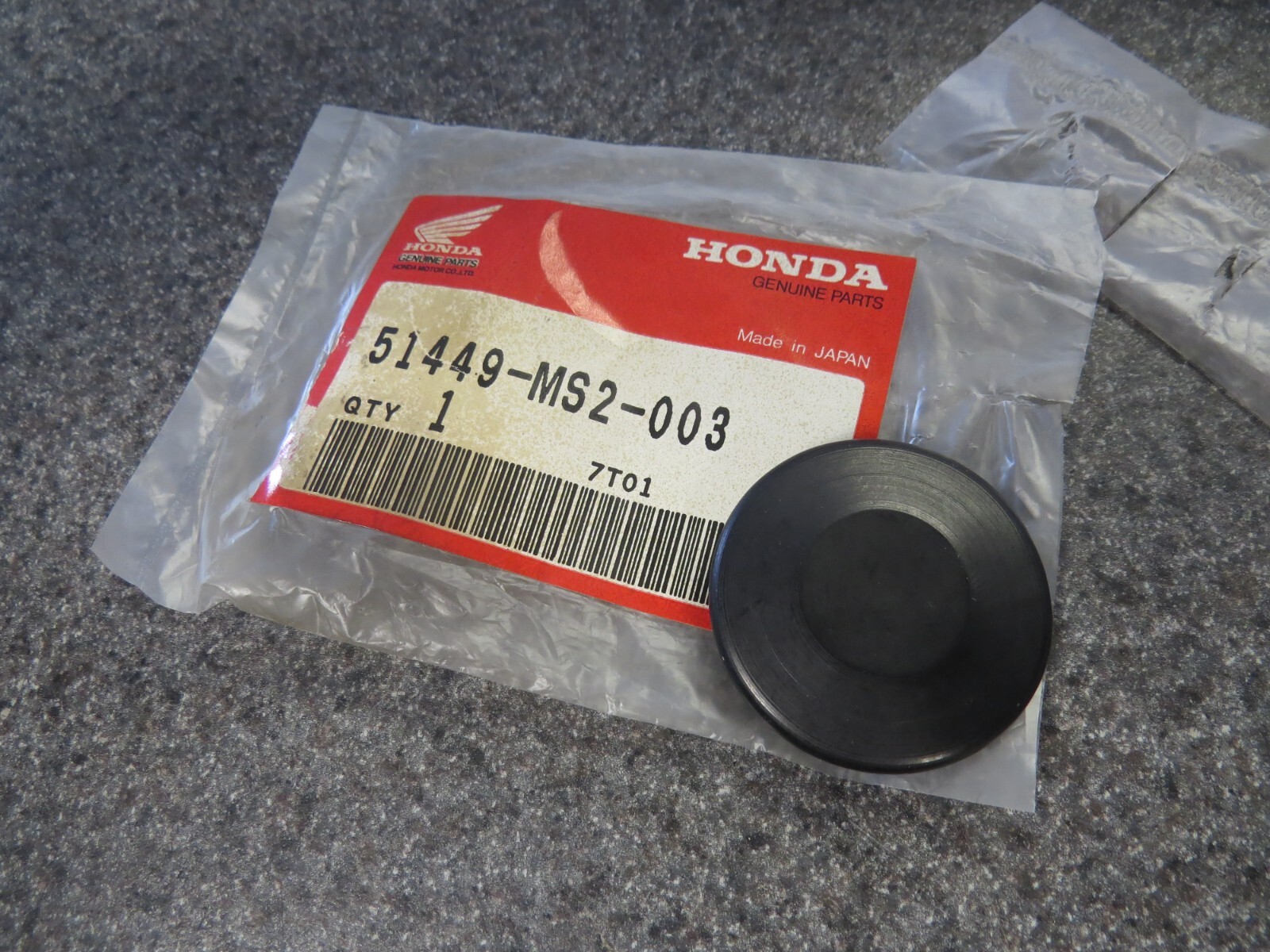 NOS Honda Front Fork Cap 91-93 & 95-03 CB750 90-91 CBR1000 51449-MS2-003