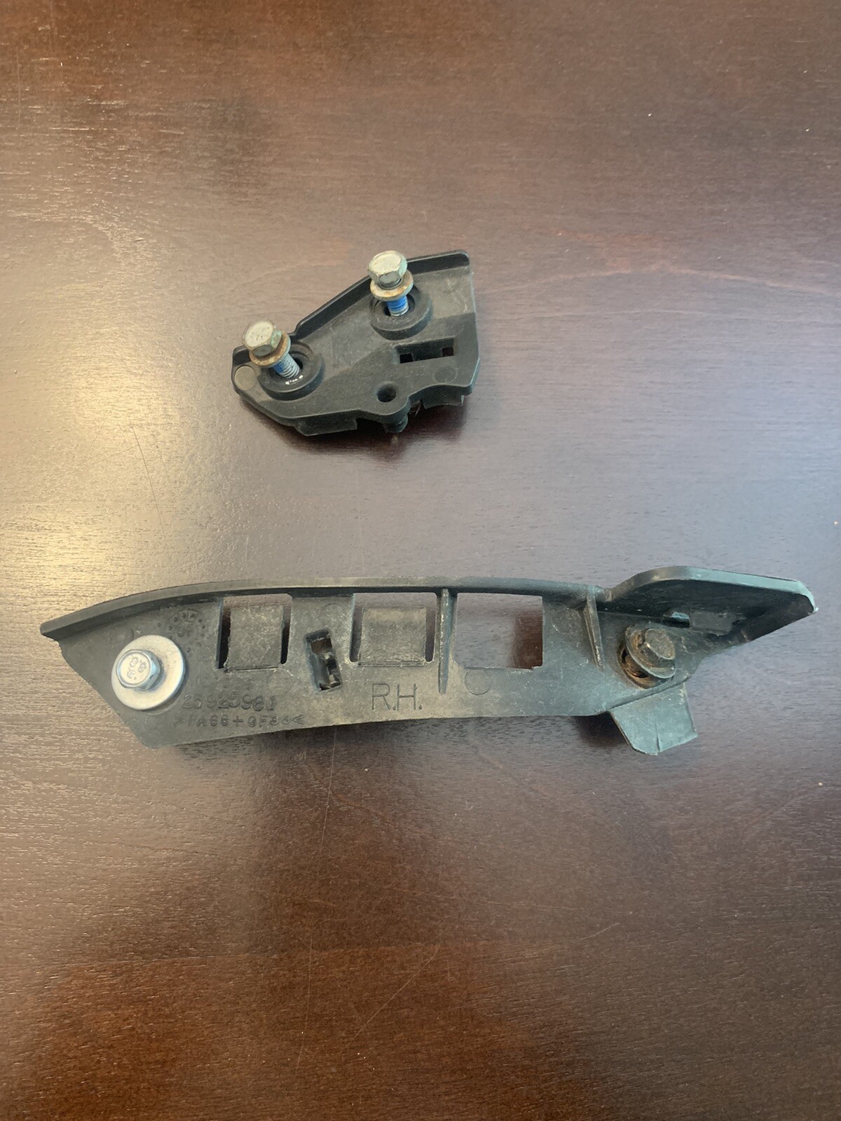 2008-2012 Chevrolet Malibu Front Right Bumper Fender Brackets 25925961 25993225