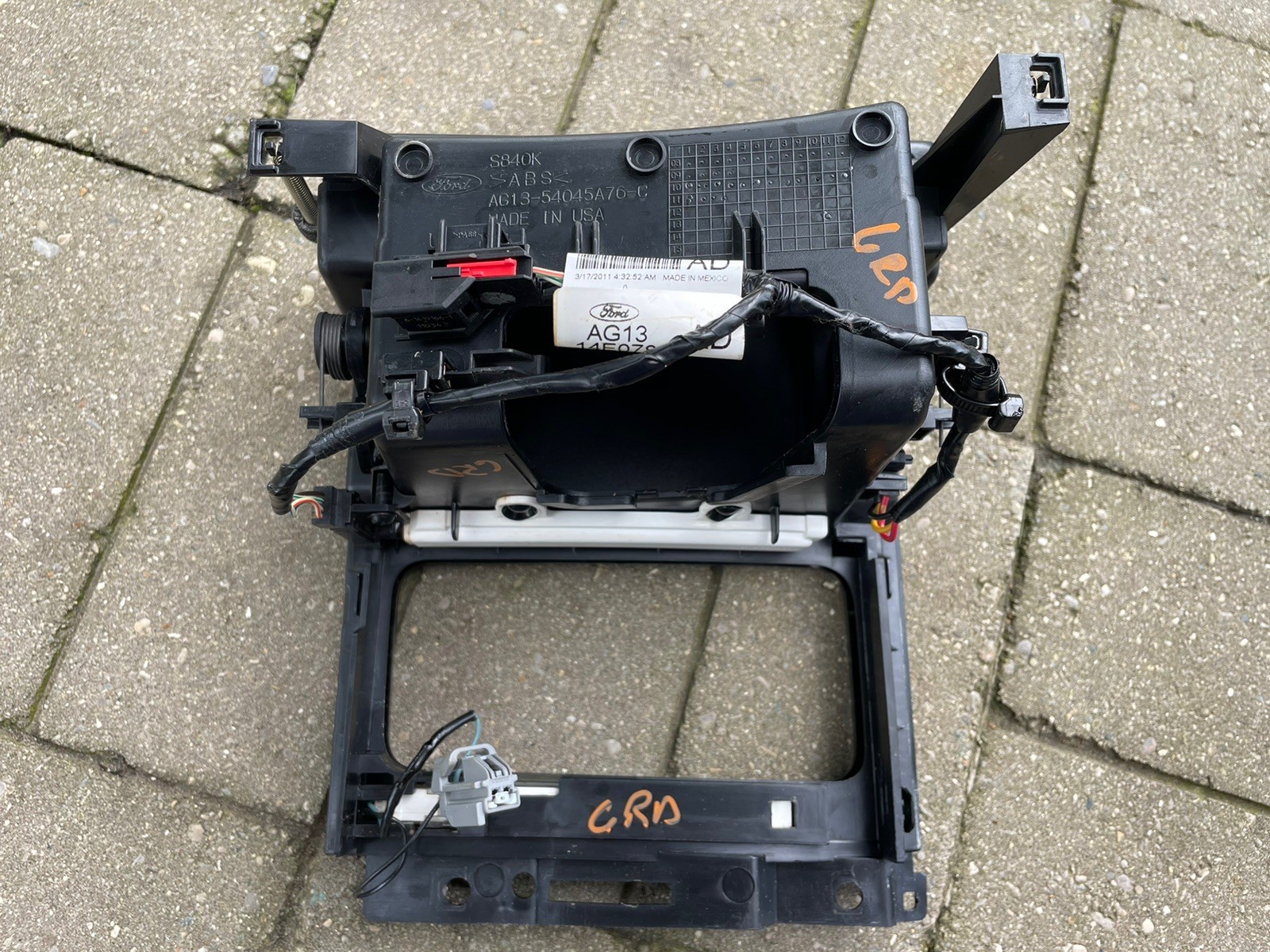 2010-2019 Ford Taurus Gear Selector Shifter Bezel Trim and Cupholder OEM *Read*