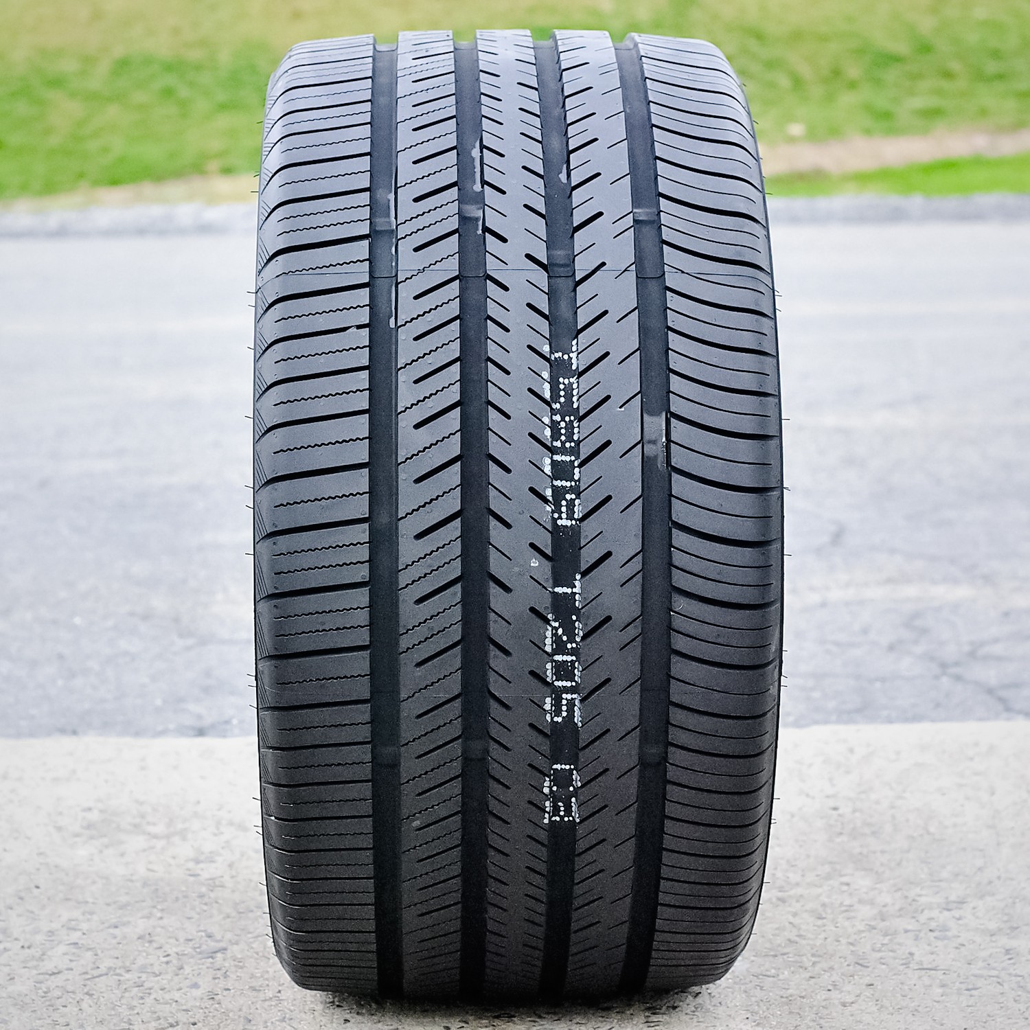 Tire Atlas Force UHP 255/30R24 97W XL A/S High Performance