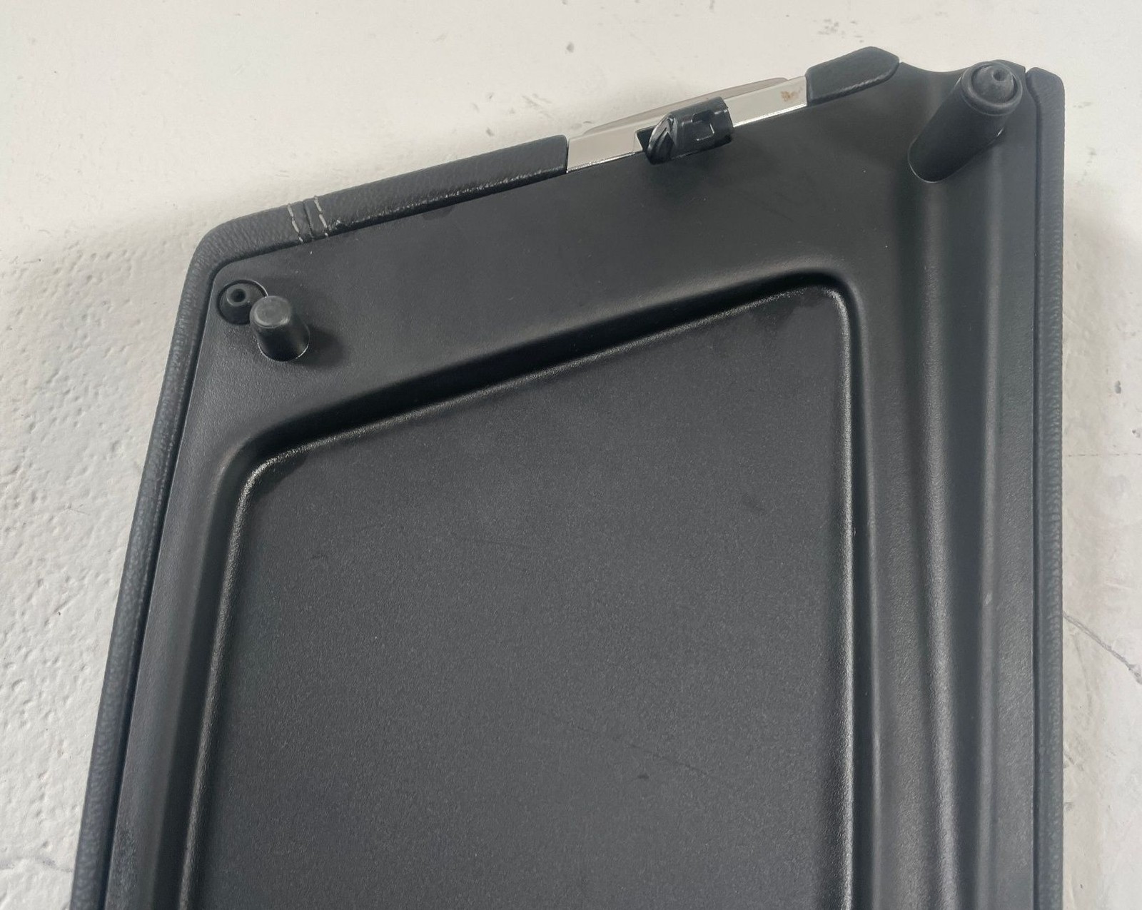 2022 – 2026 GENESIS G70 FRONT CENTER CONSOLE ARMREST STORAGE LID COVER # 110976