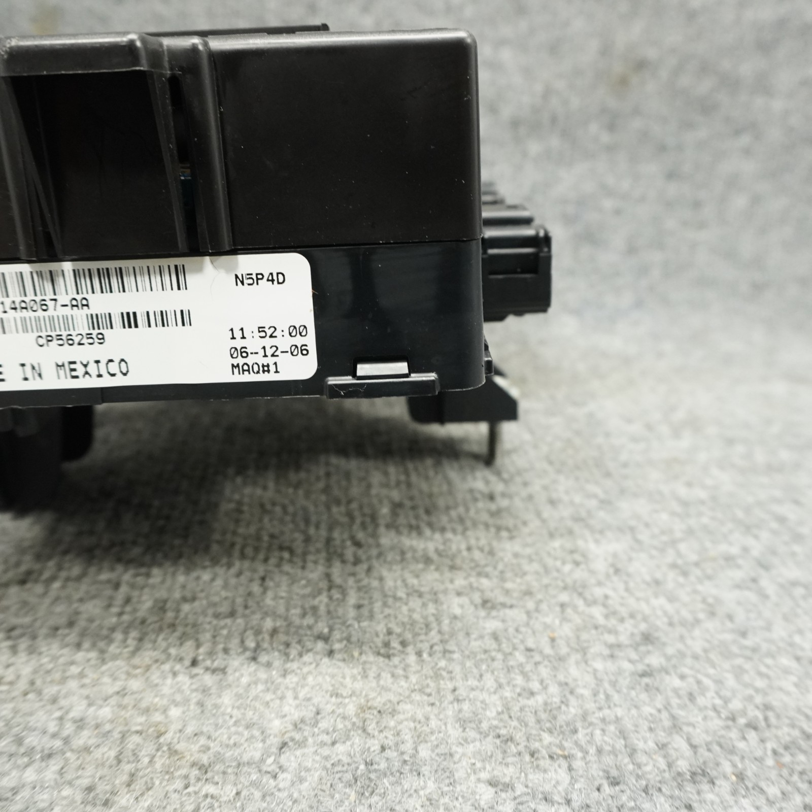 2005 Ford F150 Fuse Box Interior Distribution Block Cabin OEM 7L3T-14A067-AA