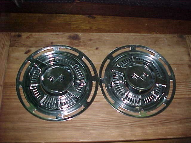 Chevy 1959 Impala (2) Factory Spinner Hubcaps 14″ Full Wheel Covers Good Drivers