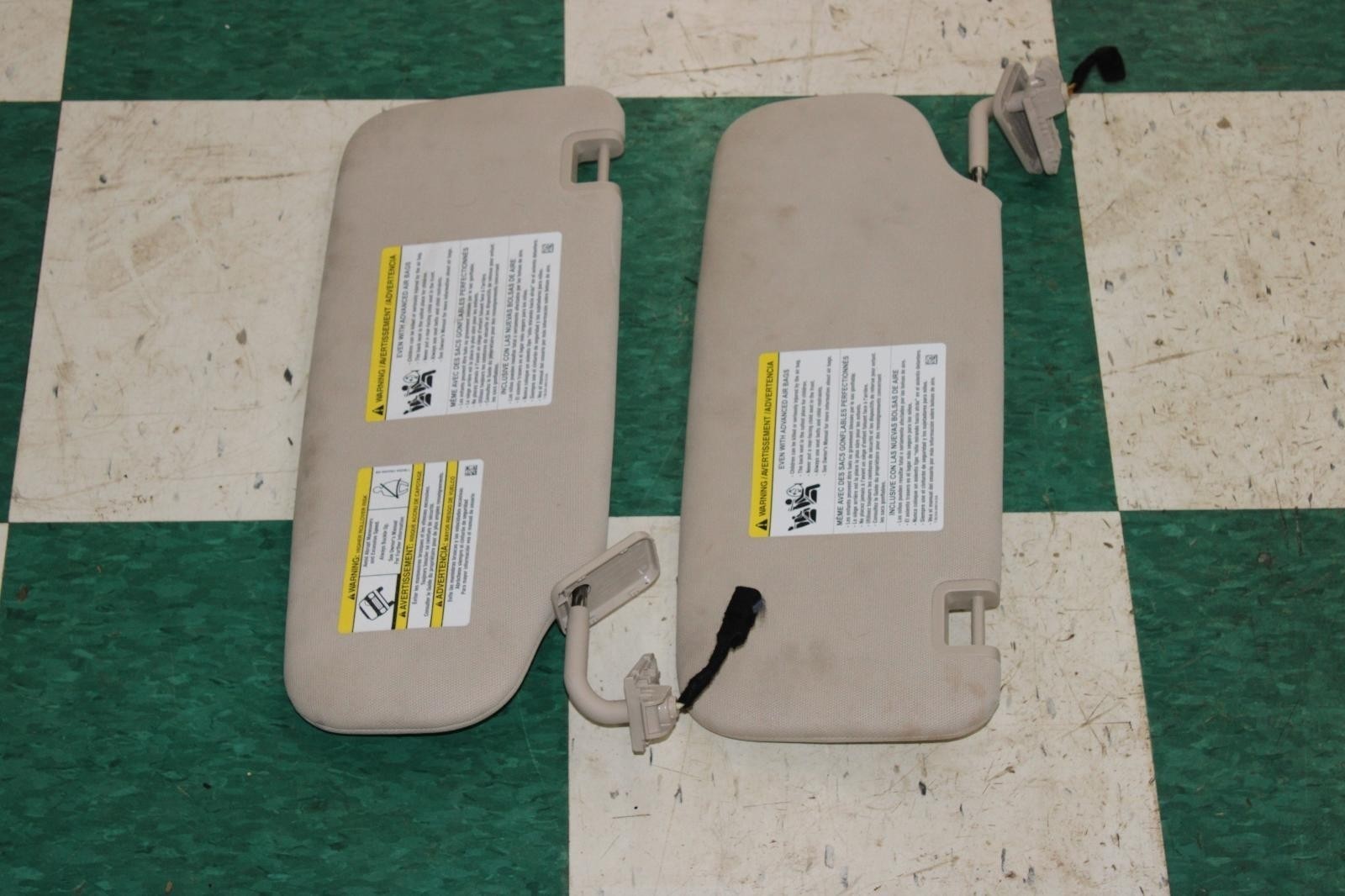 ⚠️NOTE⚠️ 20-25 Explorer Sandstone Interio Pair LH RH Sun Visor Factory OEM WTY