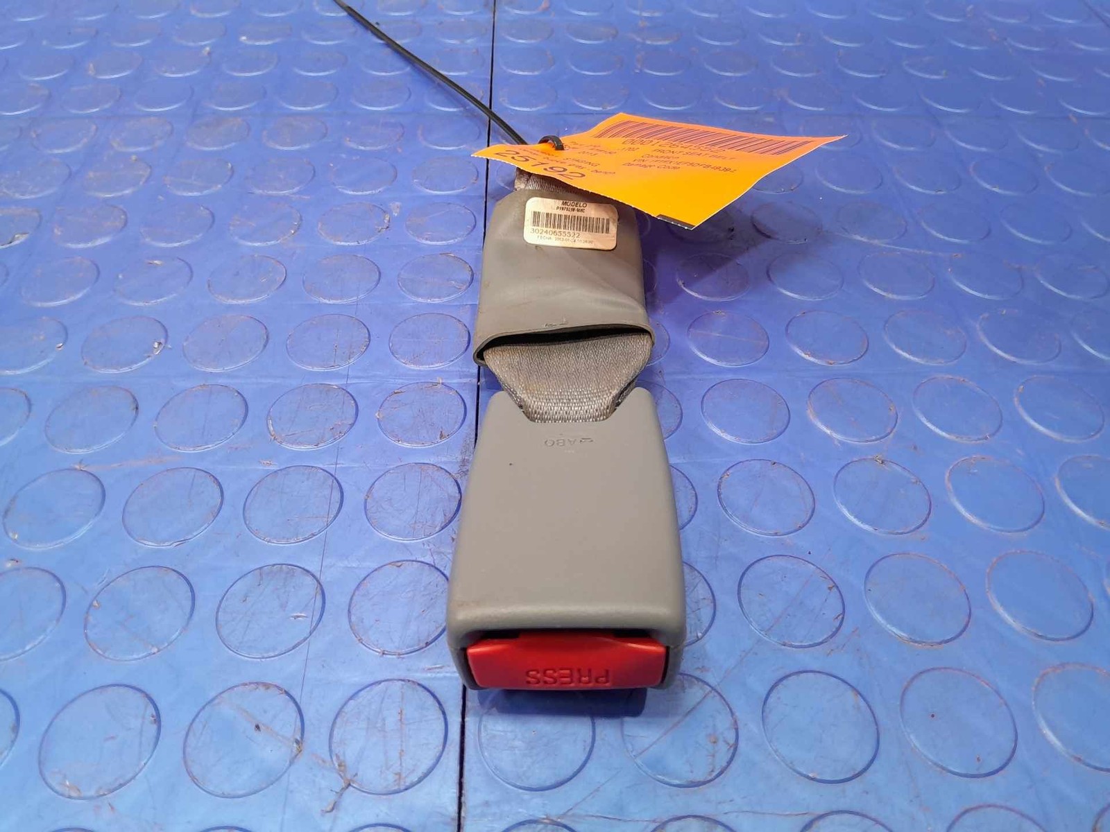 09-14 Ford F-150 Front Center Seat Belt Buckle Gray Genuine OEM BL3Z15611B70AC