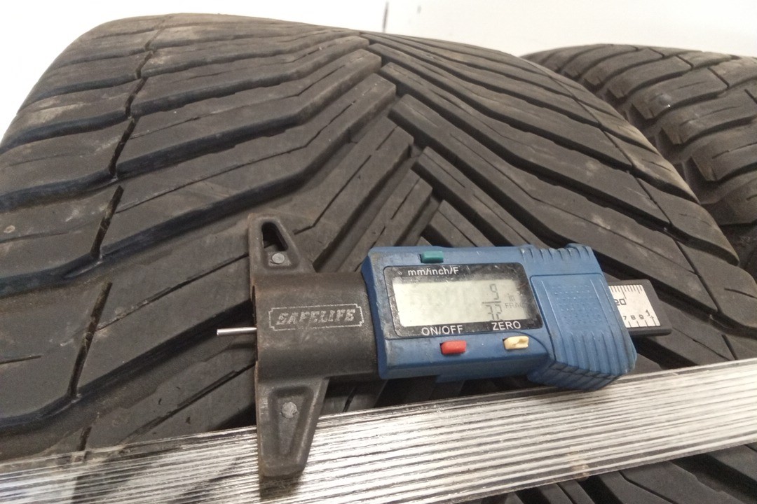 Set of 4 Used 255/40R19 MICHELIN CROSS CLIMATE 2 Tires w/ 9/32 Tread