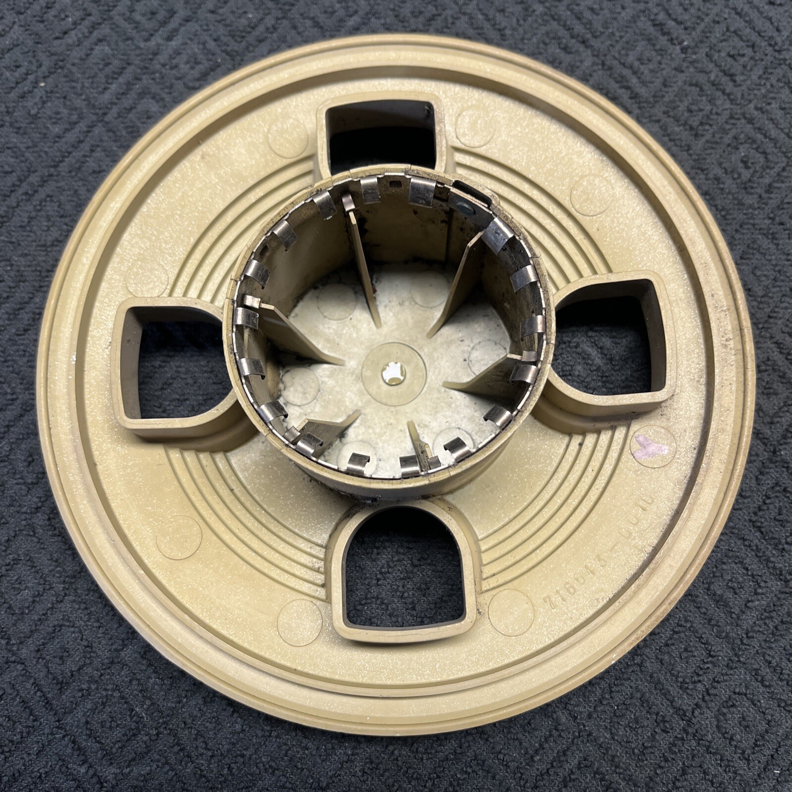 Toyota Corolla 716643-0010 OEM Wheel Center Rim Cap Dust Cover 4 Lug Hub 69169 Y
