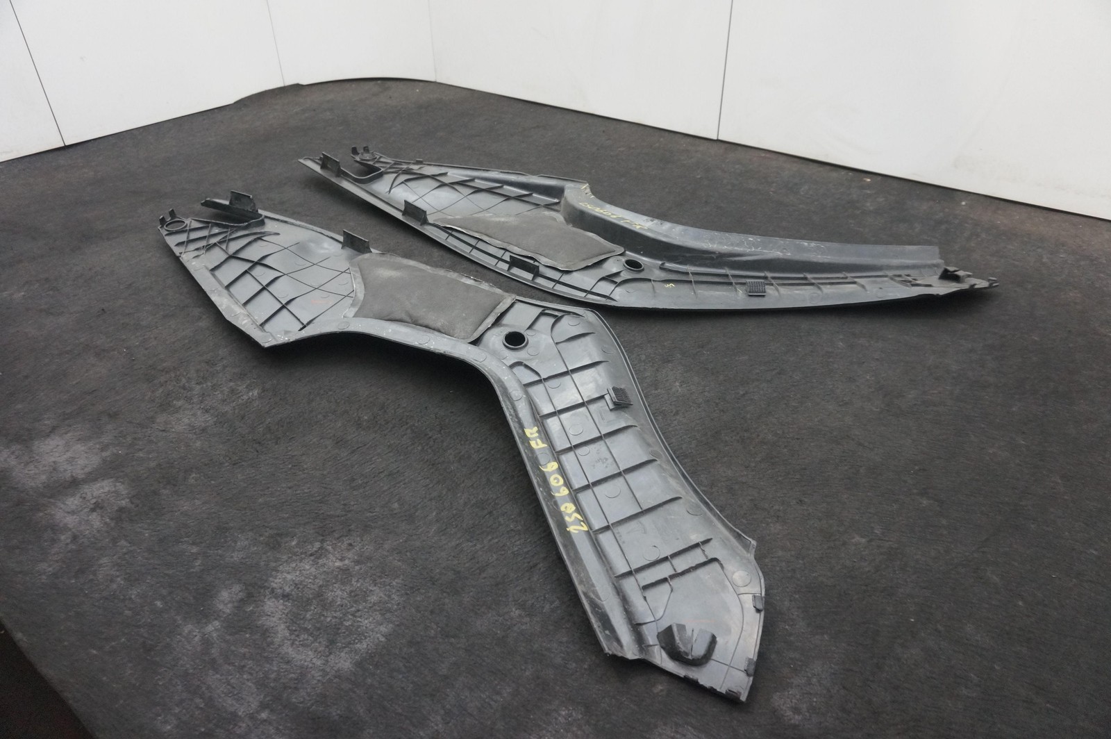 Set 2 Front Underhood Apron Trim OEM 1006327-00-F Tesla Model S 85D 12-16 *Note