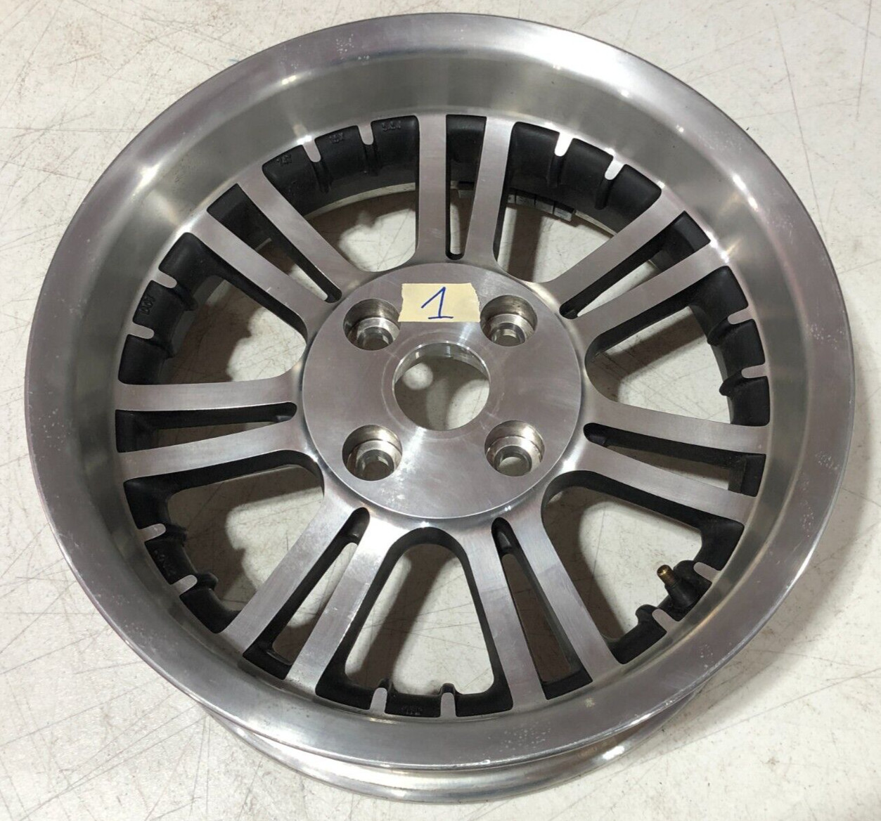 09-23 HARLEY DAVIDSON TRI GLIDE OEM REAR 15″x5.5″ RIM WHEEL 83327-09 40900070