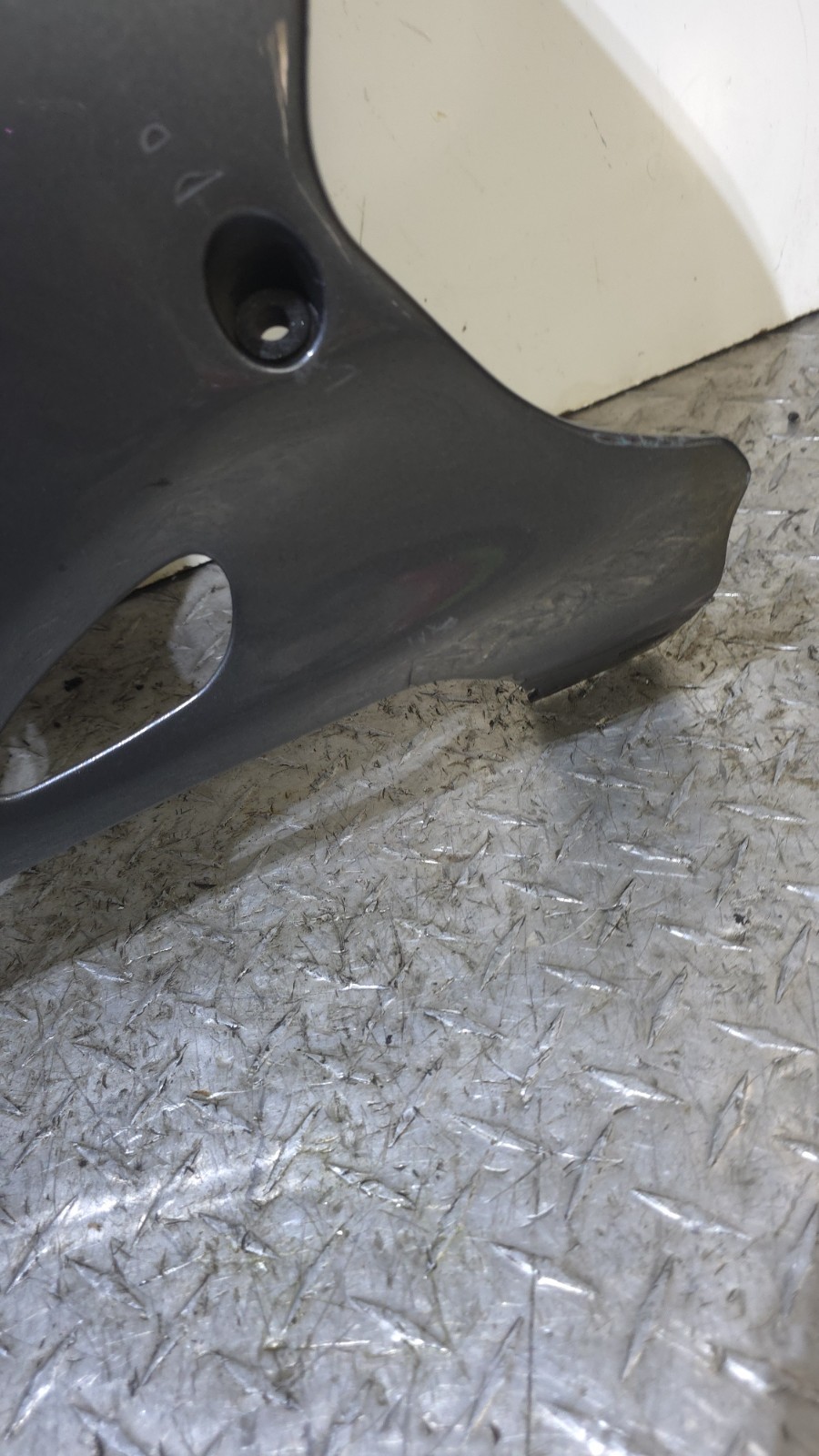 1999-2007 SUZUKI GSX1300r HAYABUSA OEM FACTORY LEFT SIDE FAIRING (SCRATCHES)